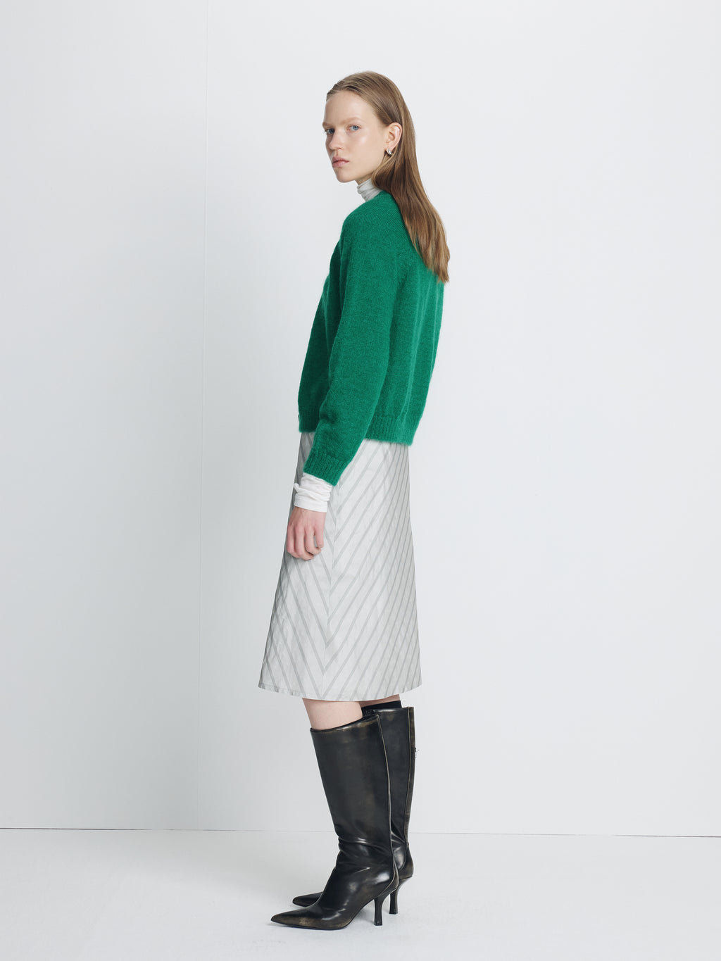 (W) SILK STRIPES MIDI-SKIRT_ GREY STRIPE