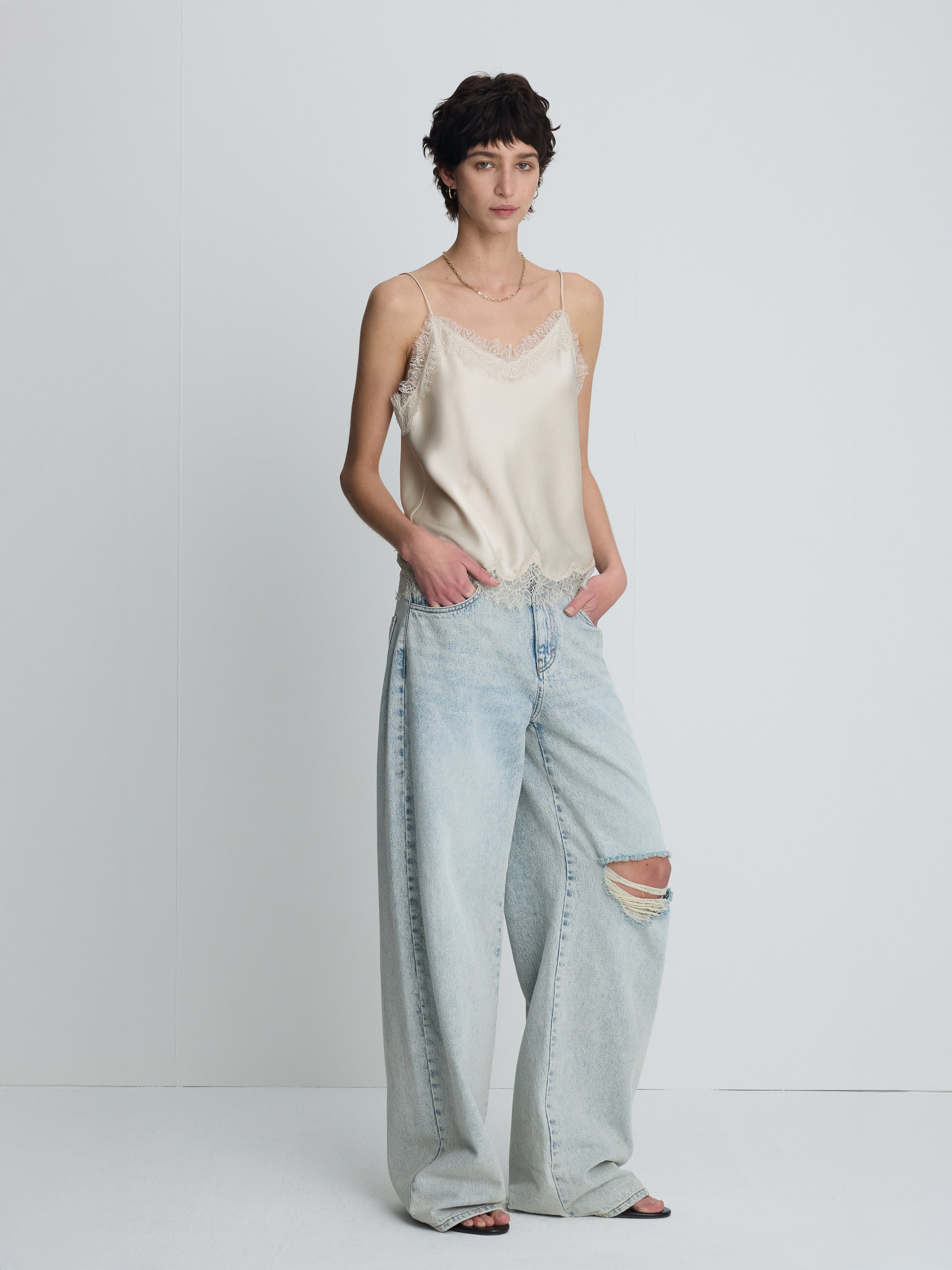 (W) DISTRESSED WIDE-LEG DENIM JEANS_ WASHED LIGHT BLUE