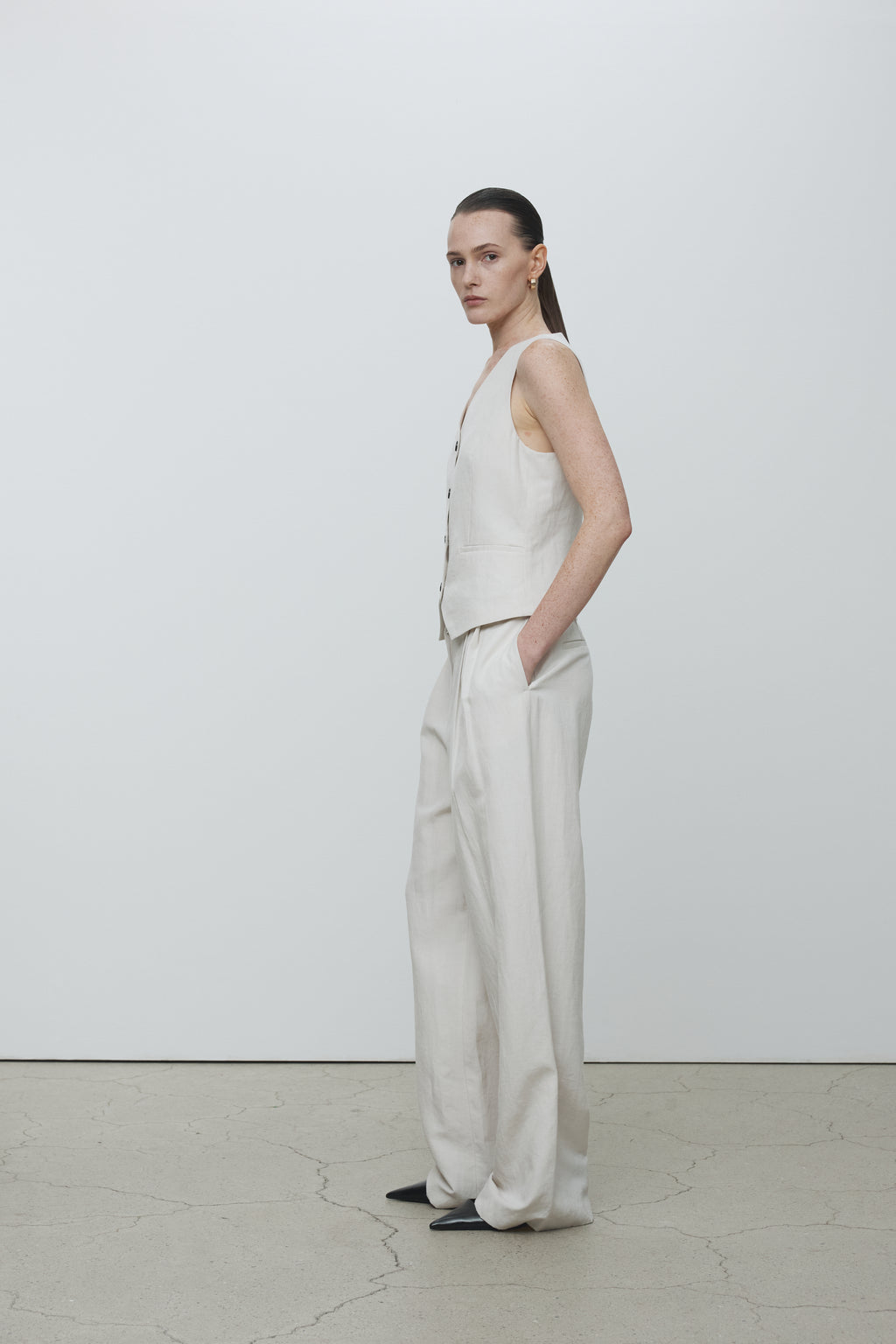 LINEN TWO PLEATS WIDE PANTS_ IVORY