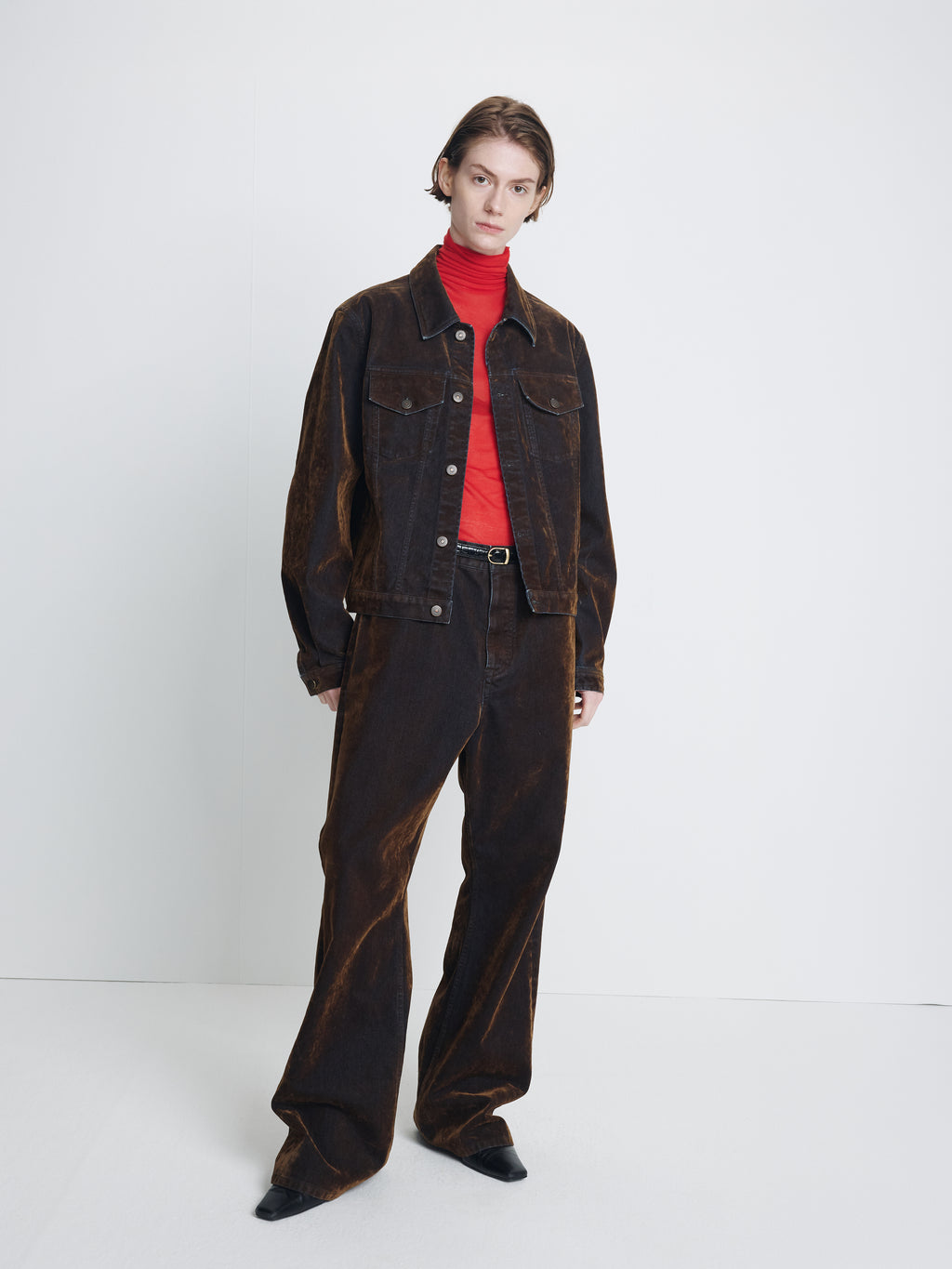 (W) FLOCKED DENIM LOOSE FLARED PANTS_ BROWN