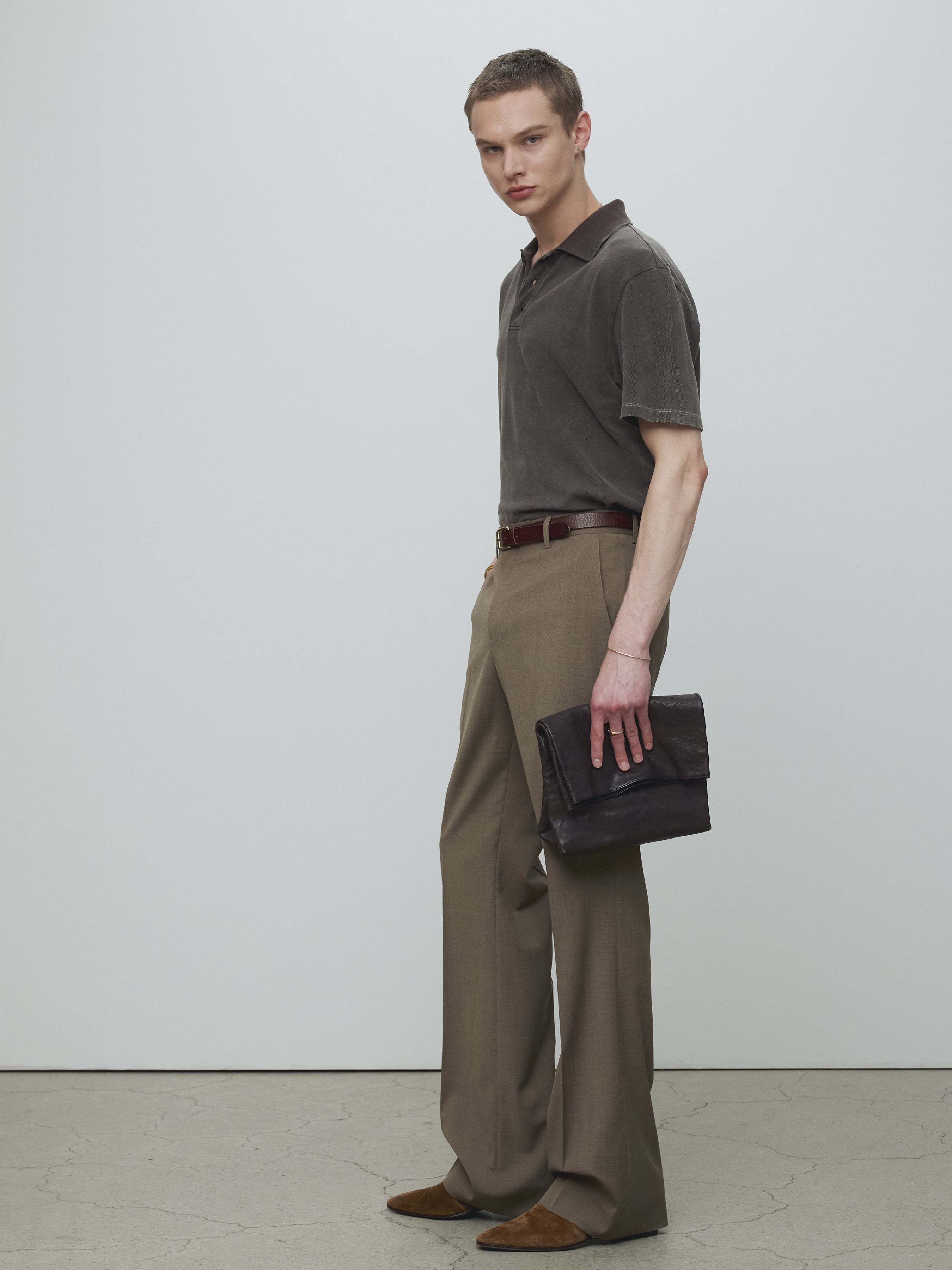 GARMENT DYED DISTRESSED PIQUÉ POLO_ FADED BROWN