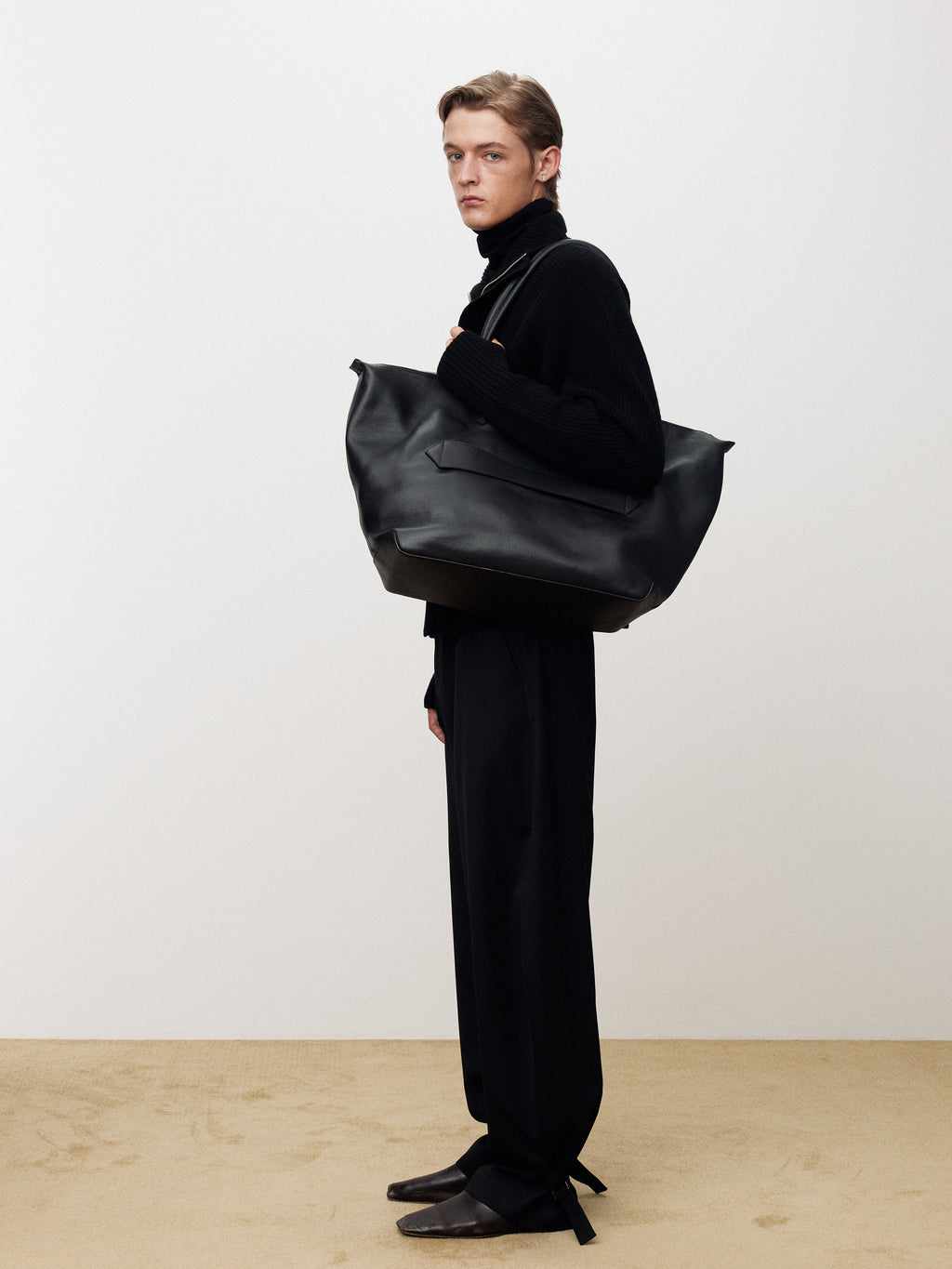 WOOL TWILL CURVED-LEG STRAP TROUSERS_ BLACK