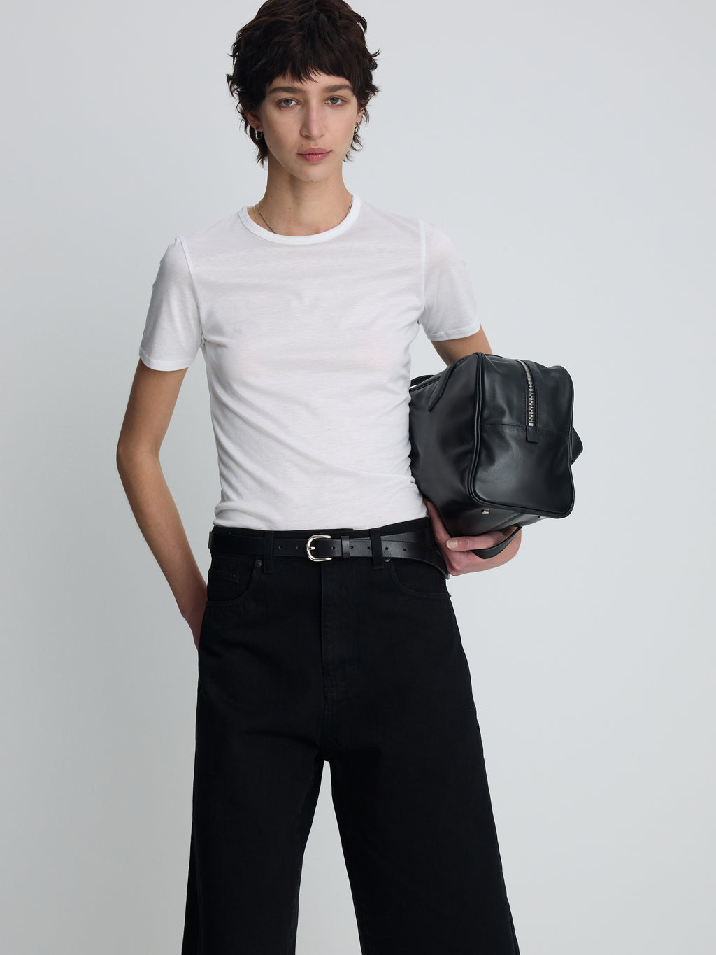 (W) RAW HEM DENIM BERMUDA SHORTS_ WASHED BLACK