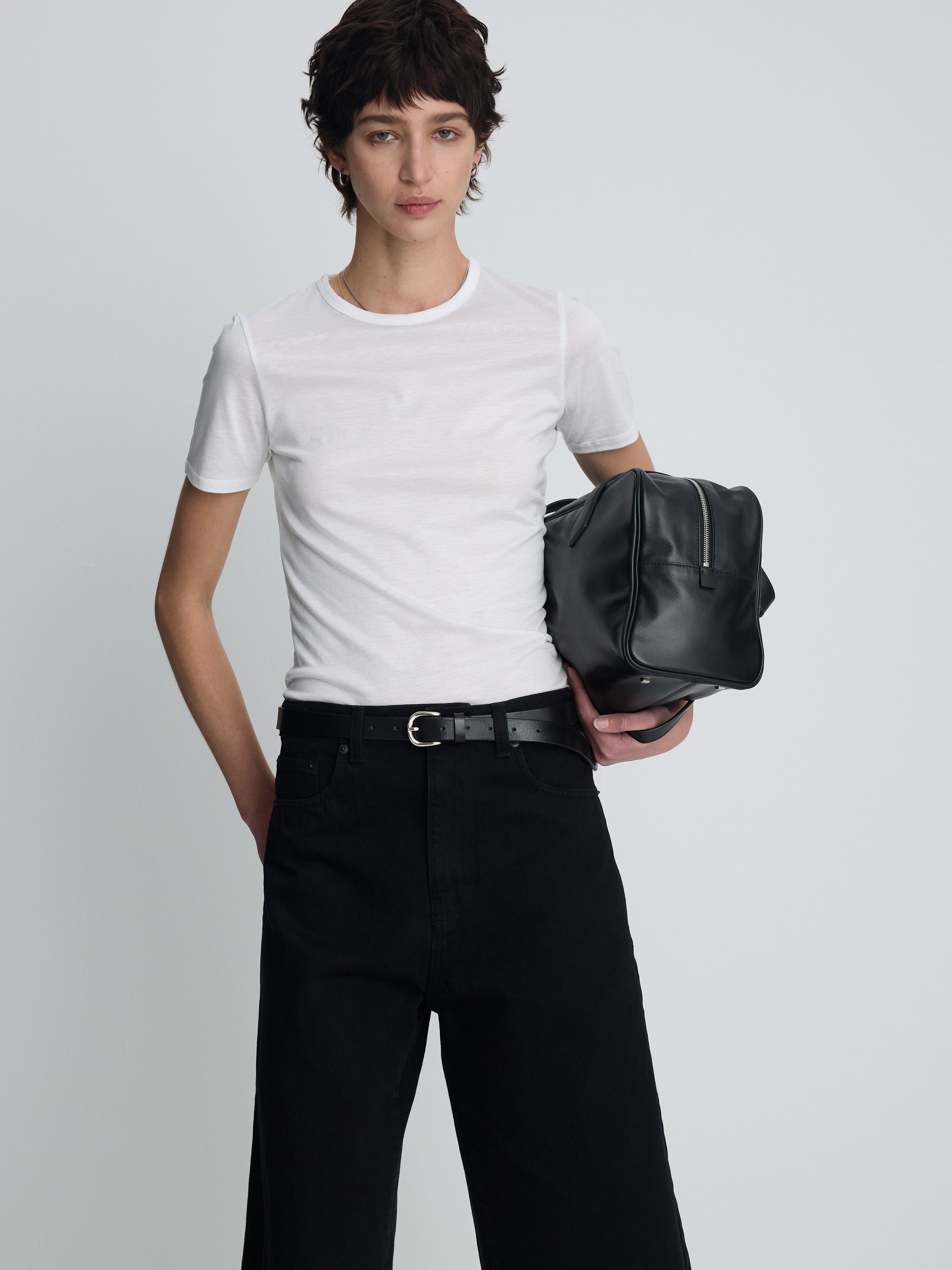 (W) RAW HEM DENIM BERMUDA SHORTS_ WASHED BLACK