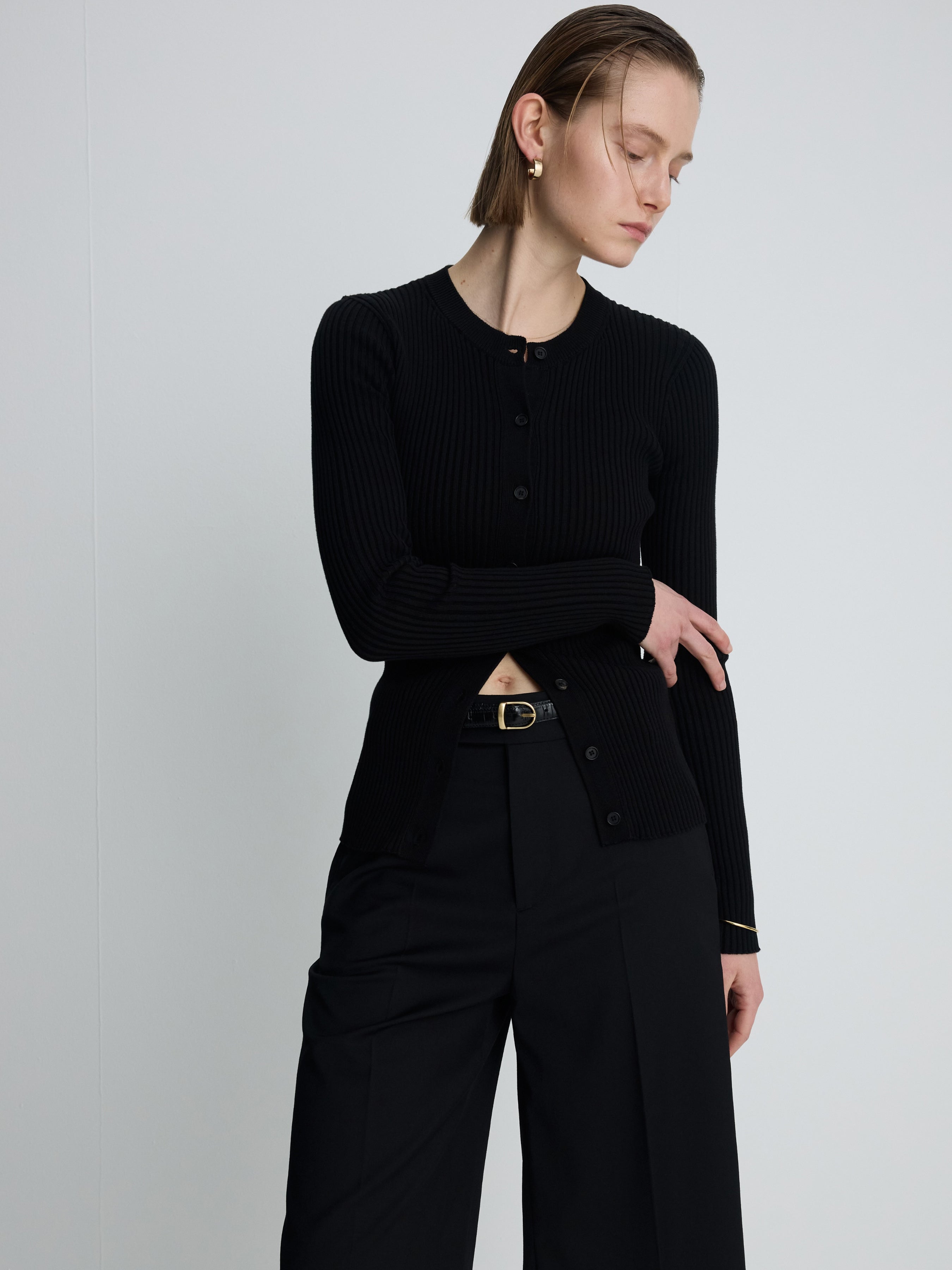 (W) RAW-CUT WOOL TAILORED BERMUDA SHORTS_ BLACK