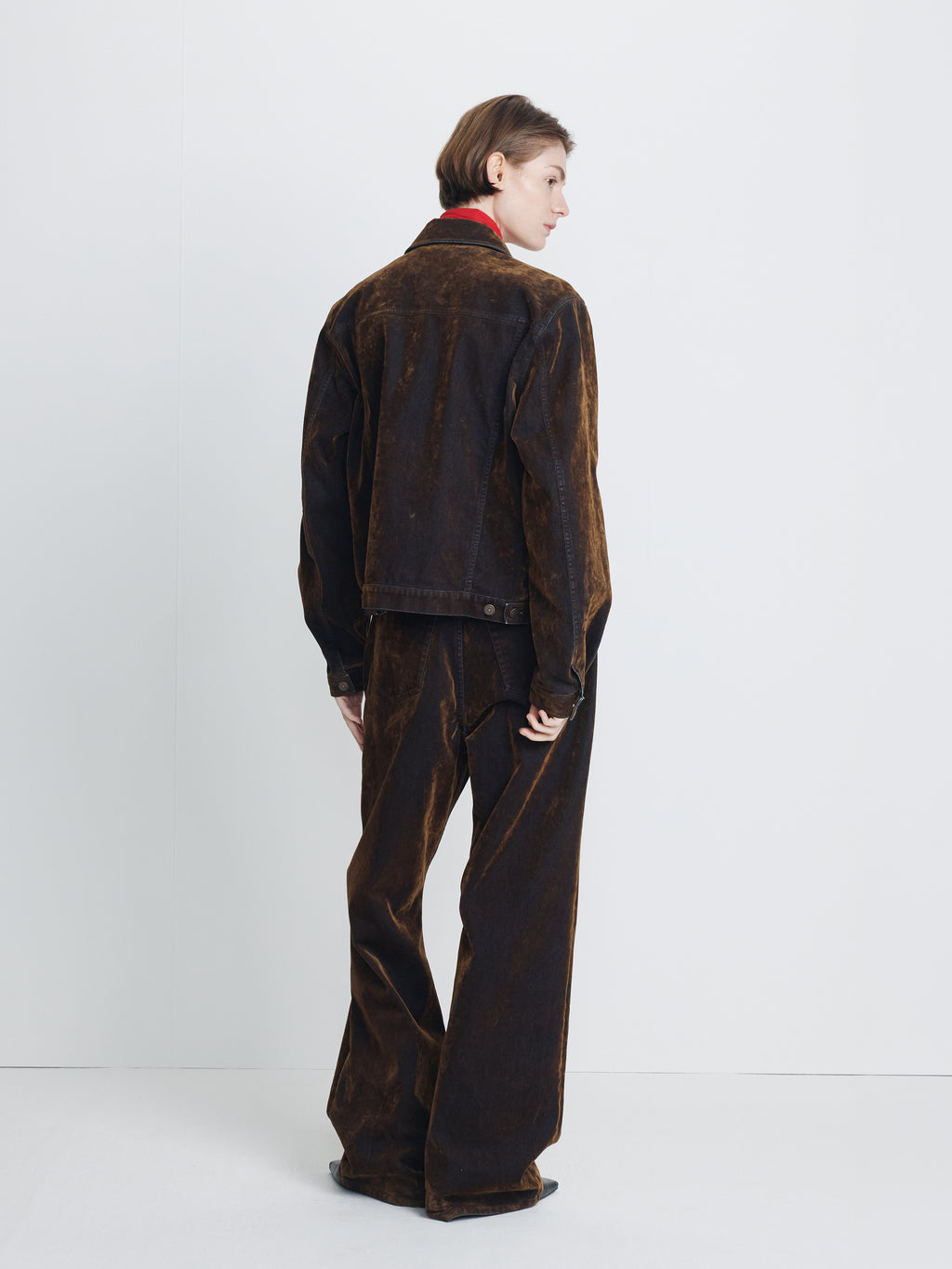 (W) FLOCKED DENIM LOOSE FLARED PANTS_ BROWN
