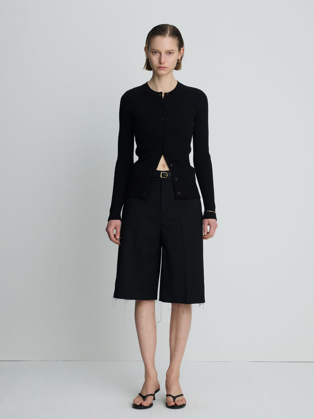 (W) RAW-CUT WOOL TAILORED BERMUDA SHORTS_ BLACK