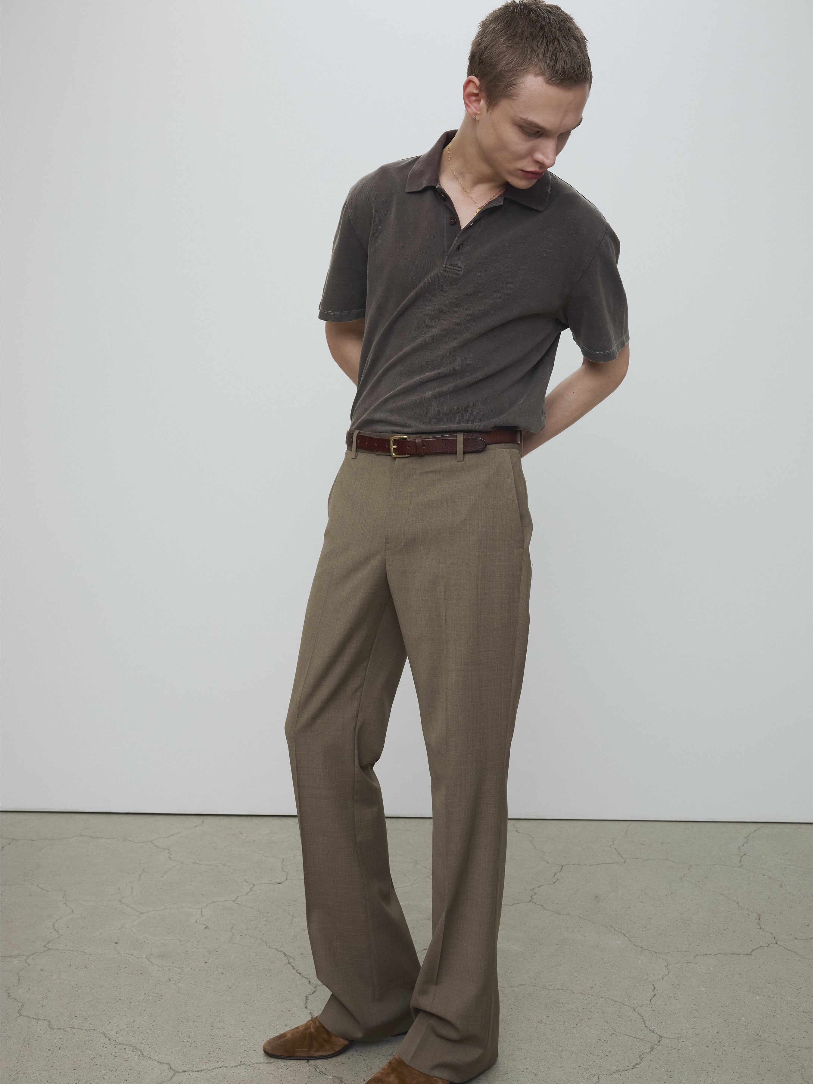 GARMENT DYED DISTRESSED PIQUÉ POLO_ FADED BROWN