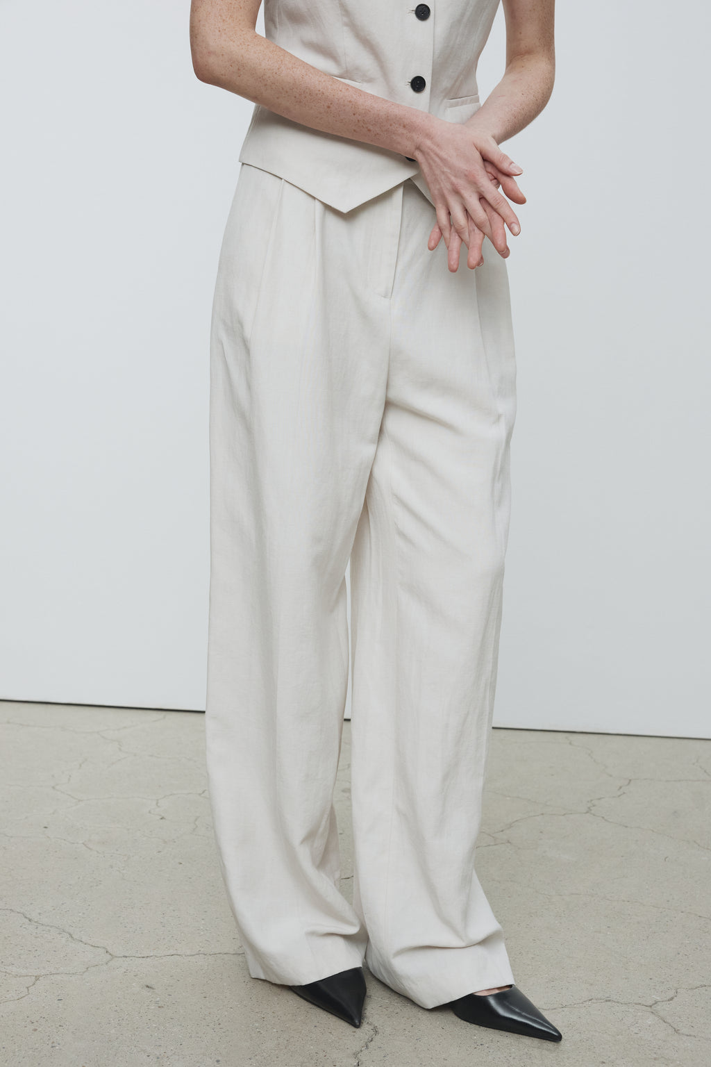 LINEN TWO PLEATS WIDE PANTS_ IVORY