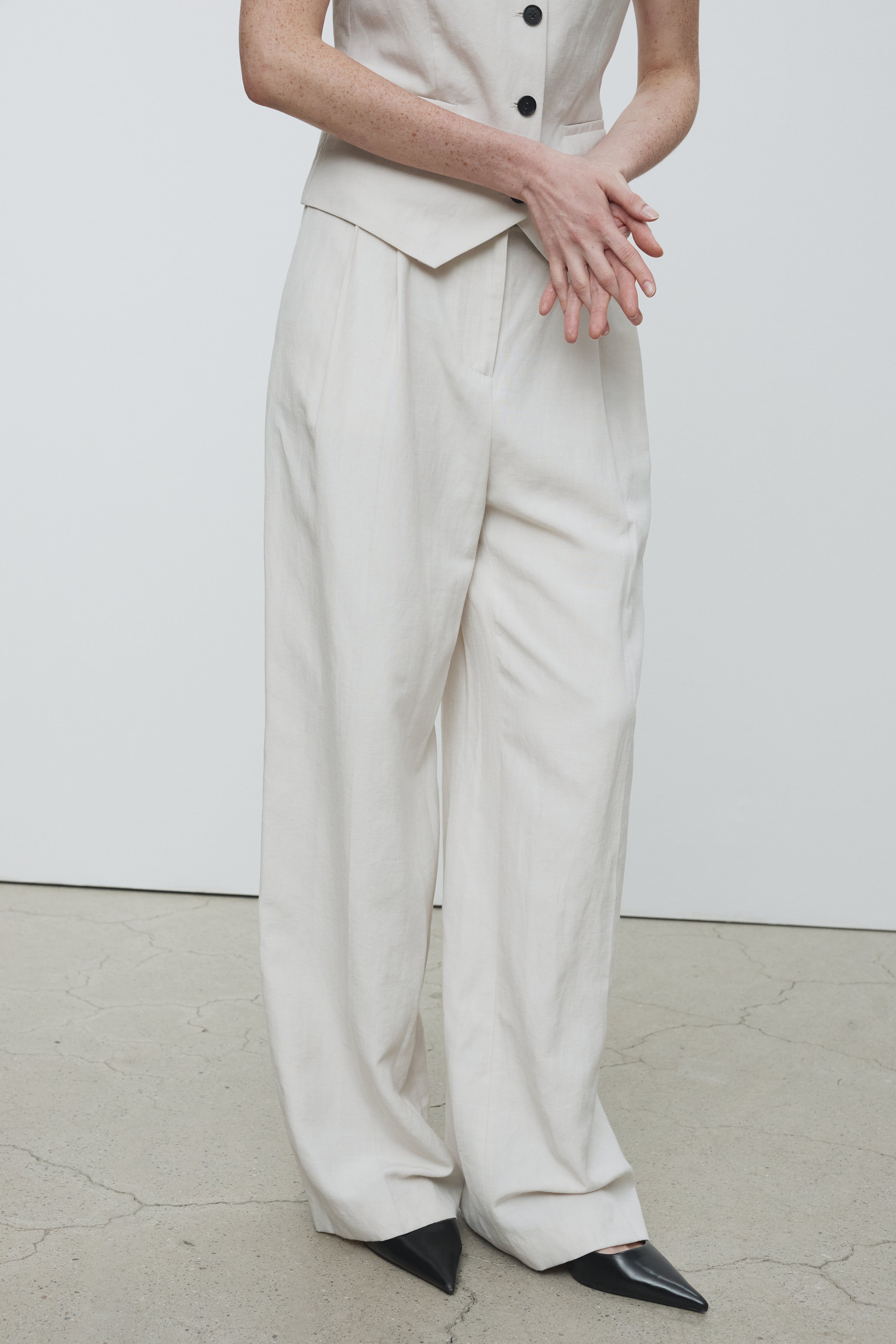 LINEN TWO PLEATS WIDE PANTS_ IVORY