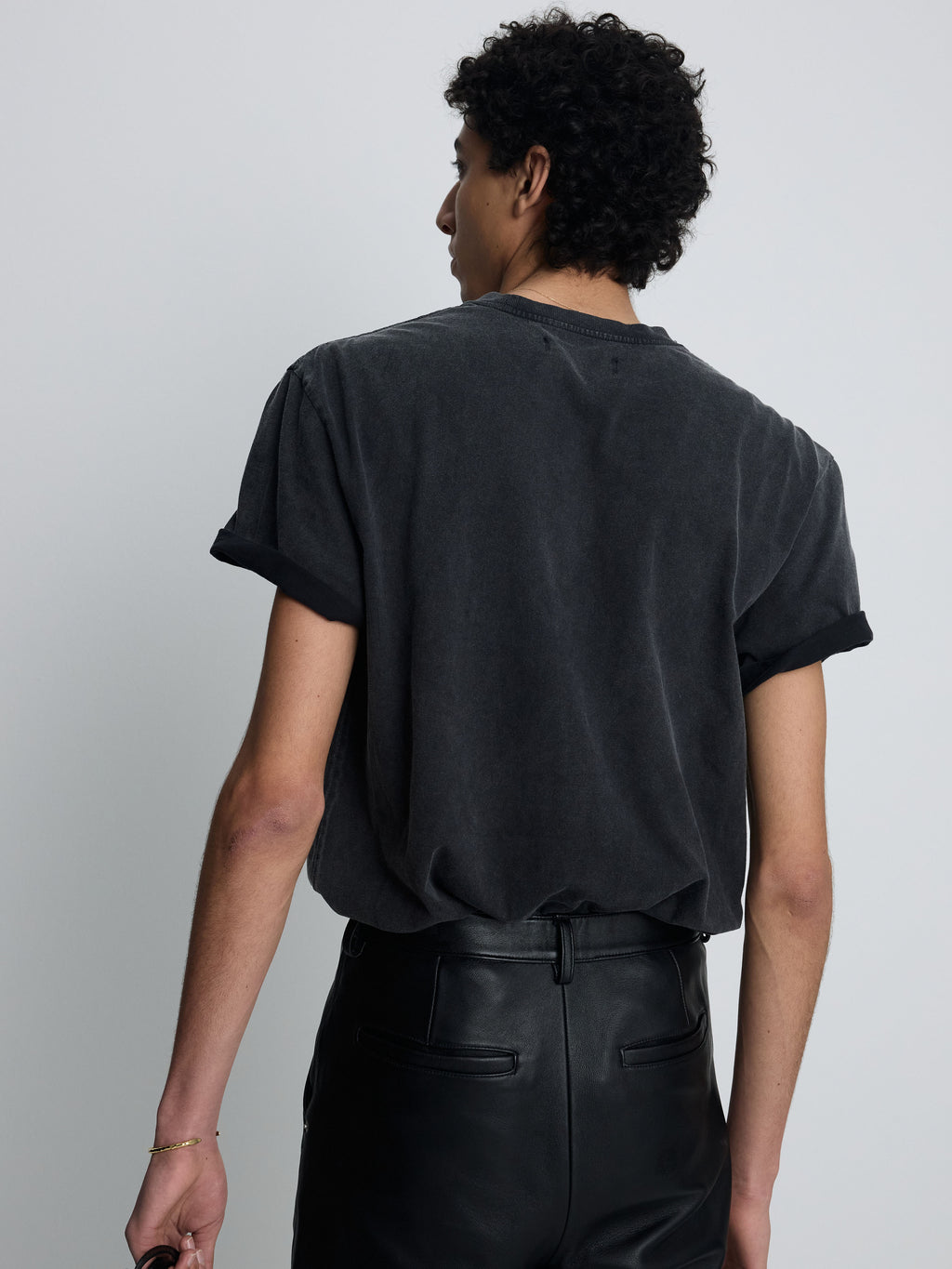 GARMENT-DYED SOUND BAR T-SHIRT_ FADED CARBON