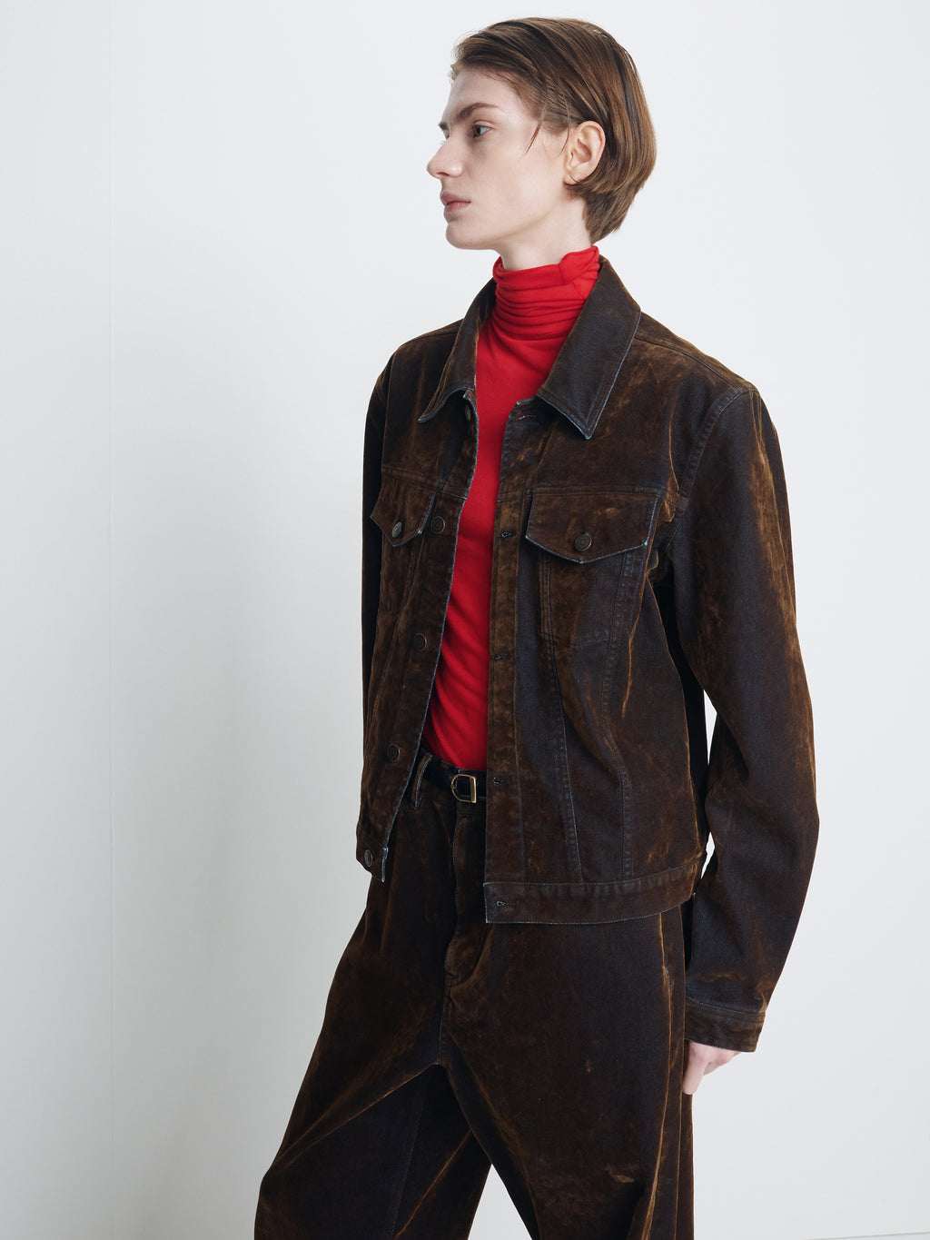 (W) FLOCKED DENIM LOOSE FLARED PANTS_ BROWN
