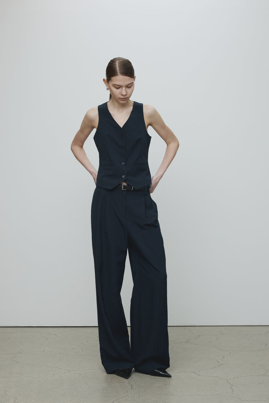 LINEN TWO PLEATS WIDE PANTS_ NAVY