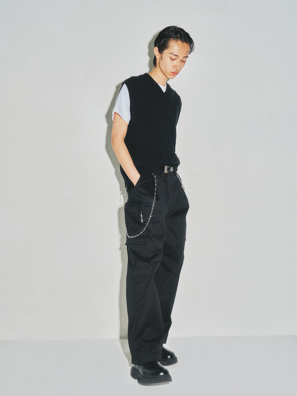 Cotton Twist V-Cable knit Vest_ Black