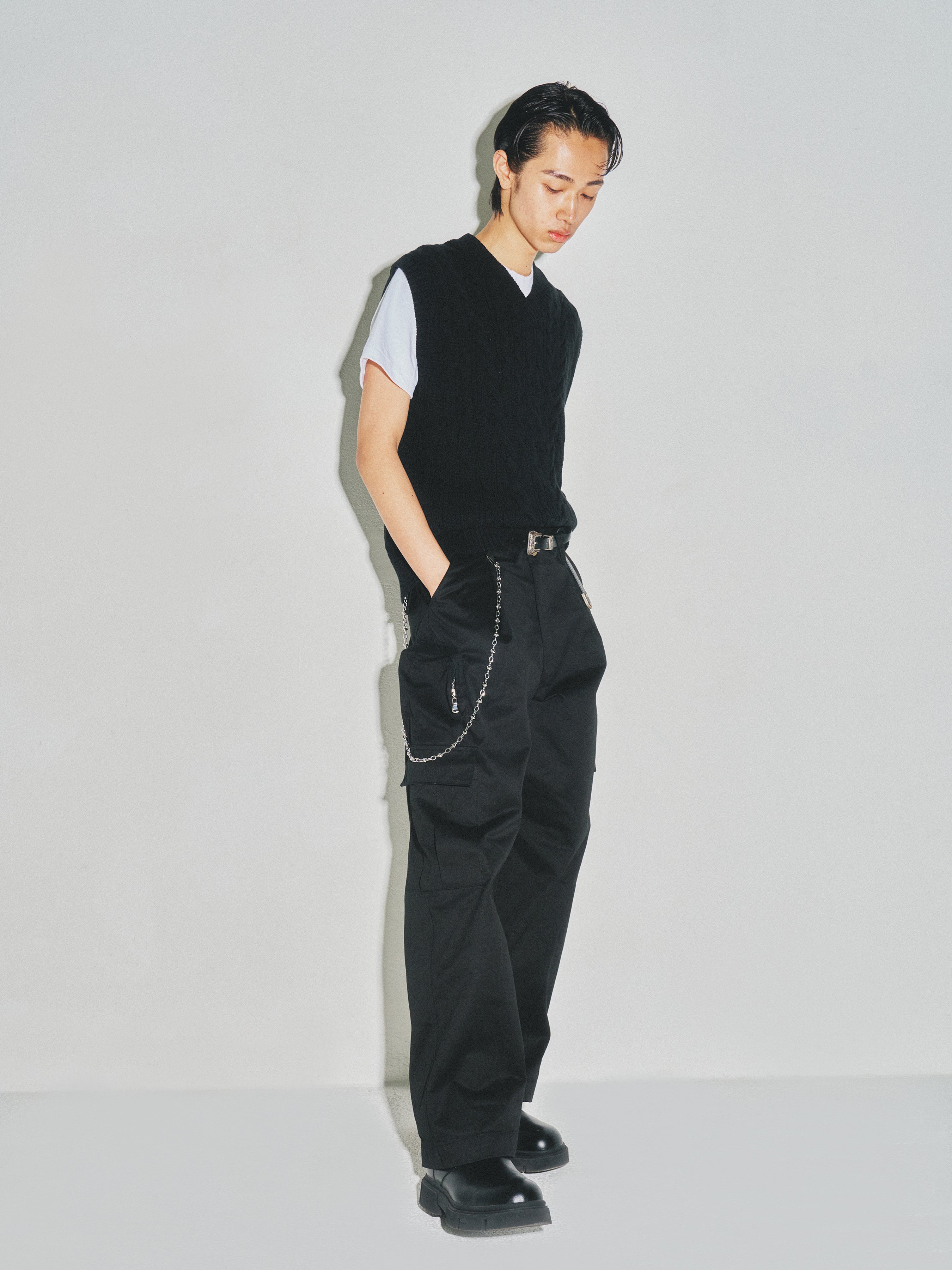 Cotton Twist V-Cable knit Vest_ Black