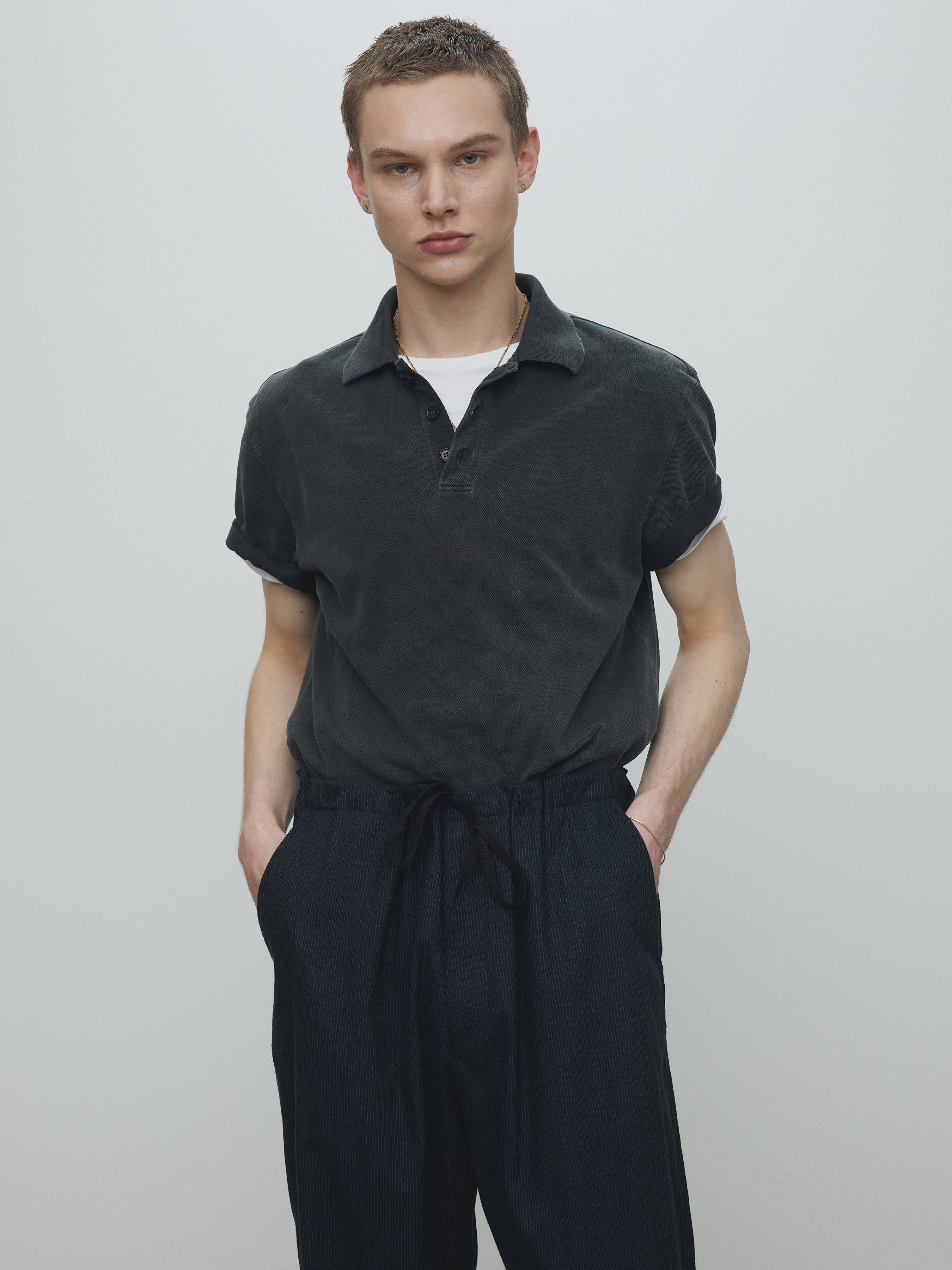 GARMENT DYED DISTRESSED PIQUÉ POLO_ FADED BLACK