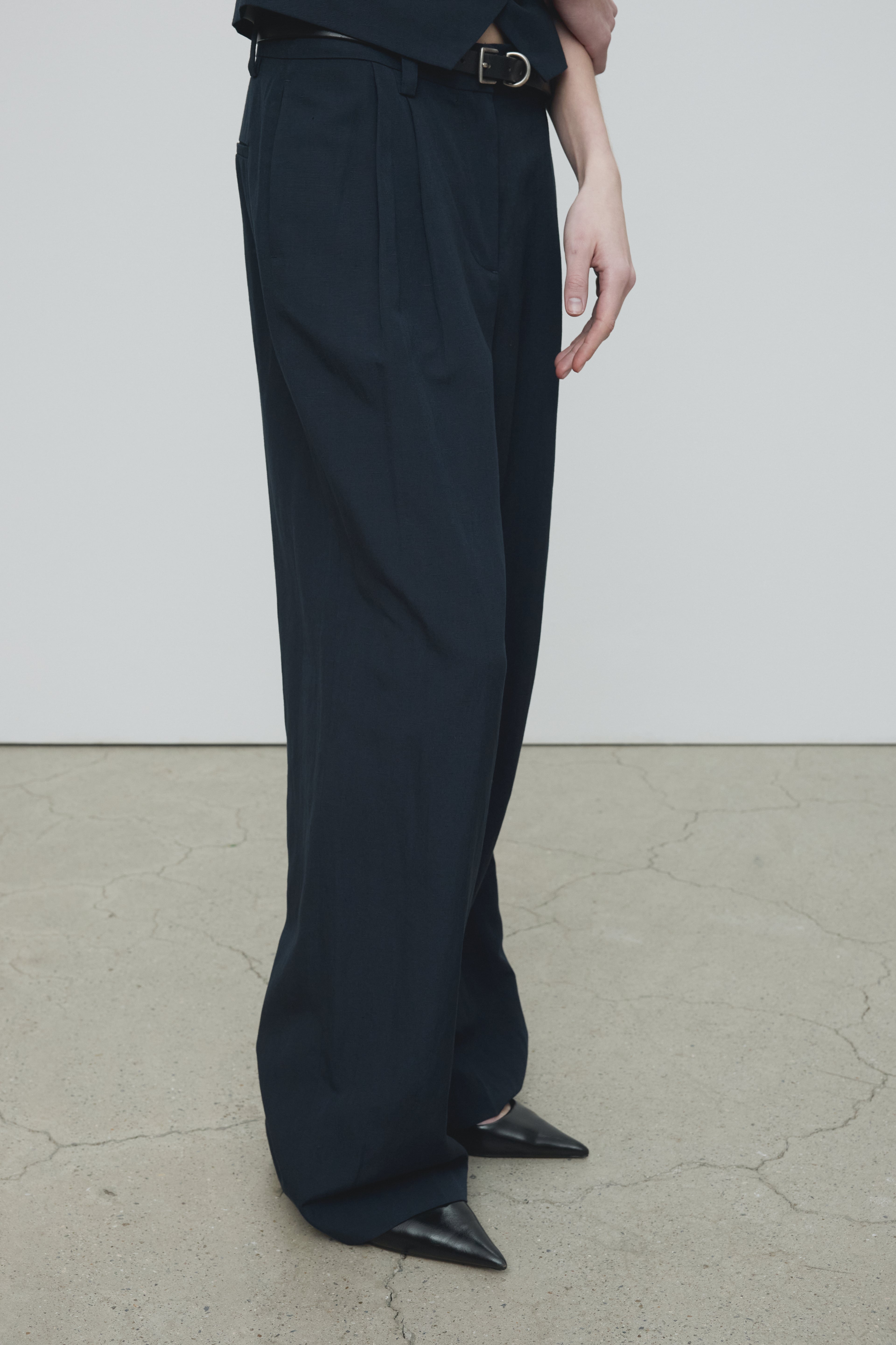 LINEN TWO PLEATS WIDE PANTS_ NAVY
