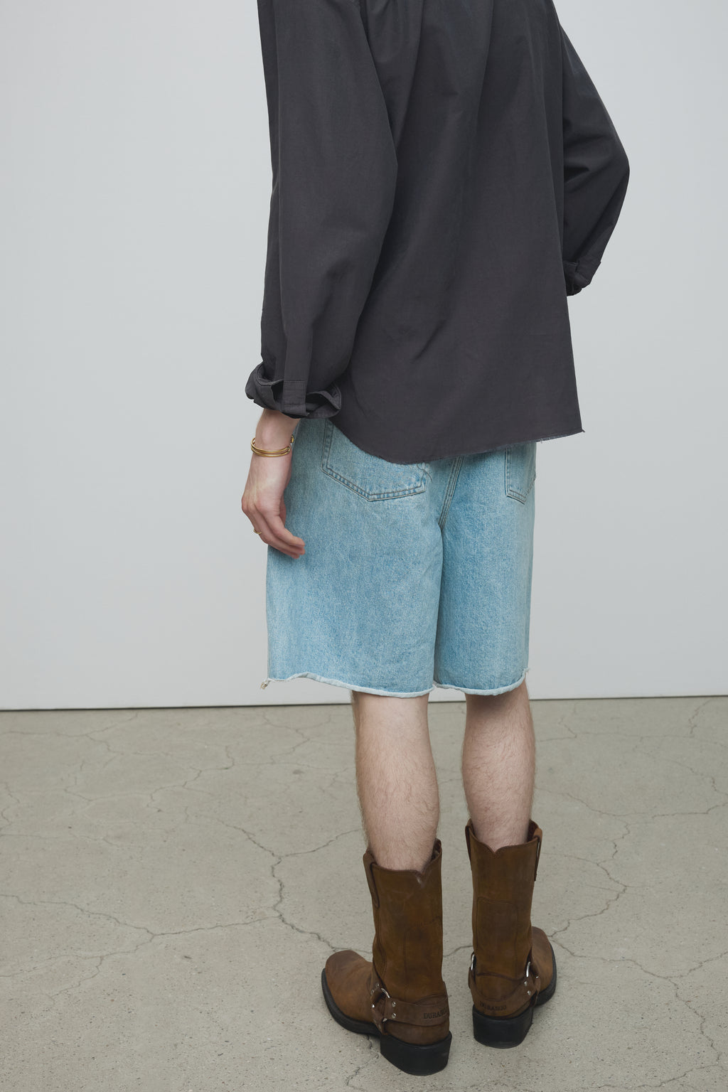 RAW HEM DENIM SHORTS_ LIGHT WASHED BLUE