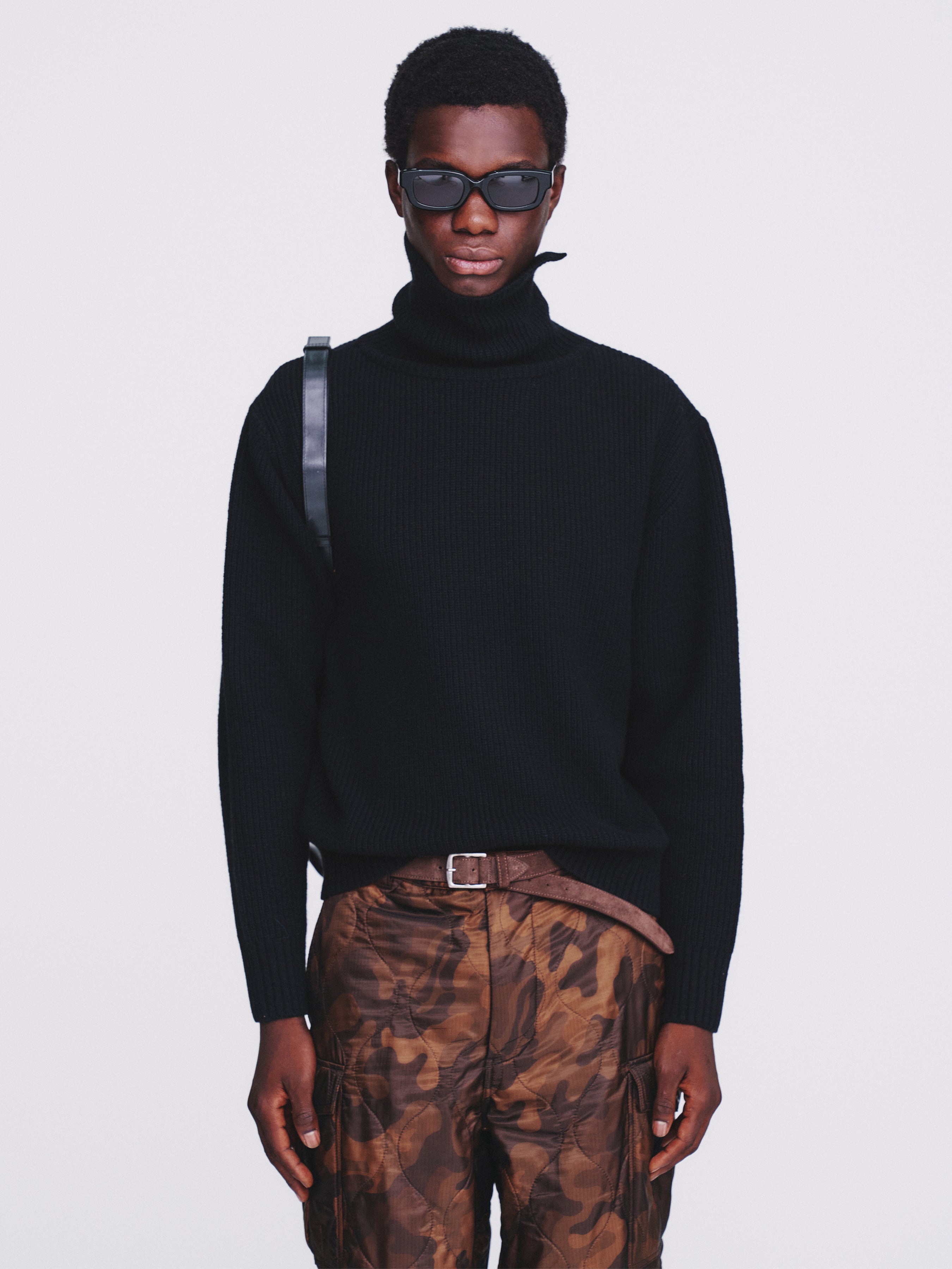 Hard Twist Wool Slit Turtleneck Knit_ Black