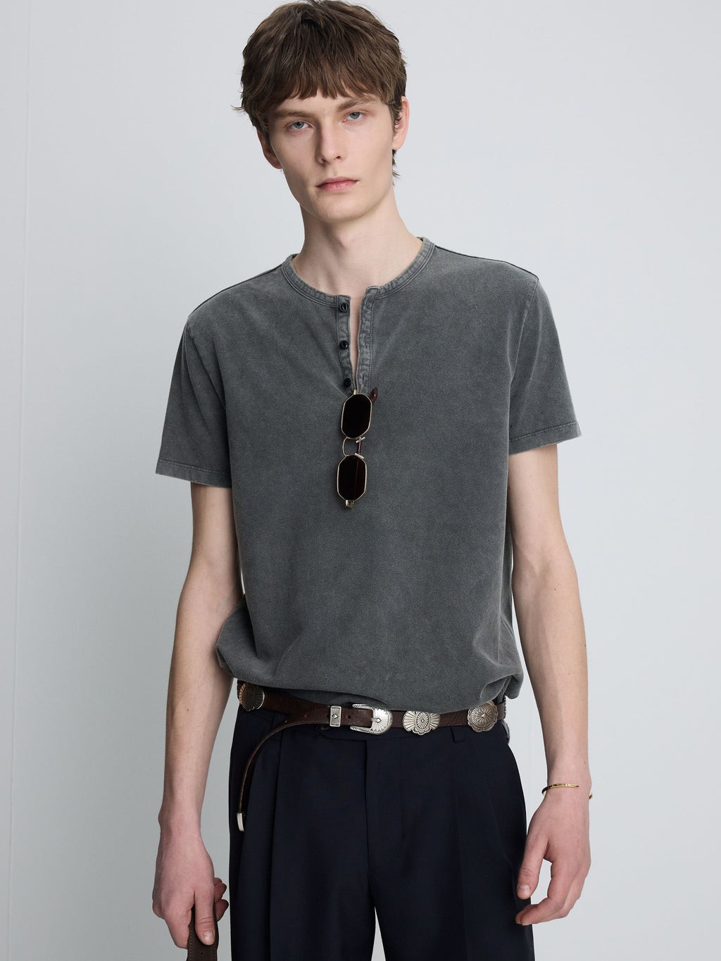 (2026.06.09 Open) GARMENT DYED HENLEY NECK TOP_ FADED CHARCOAL