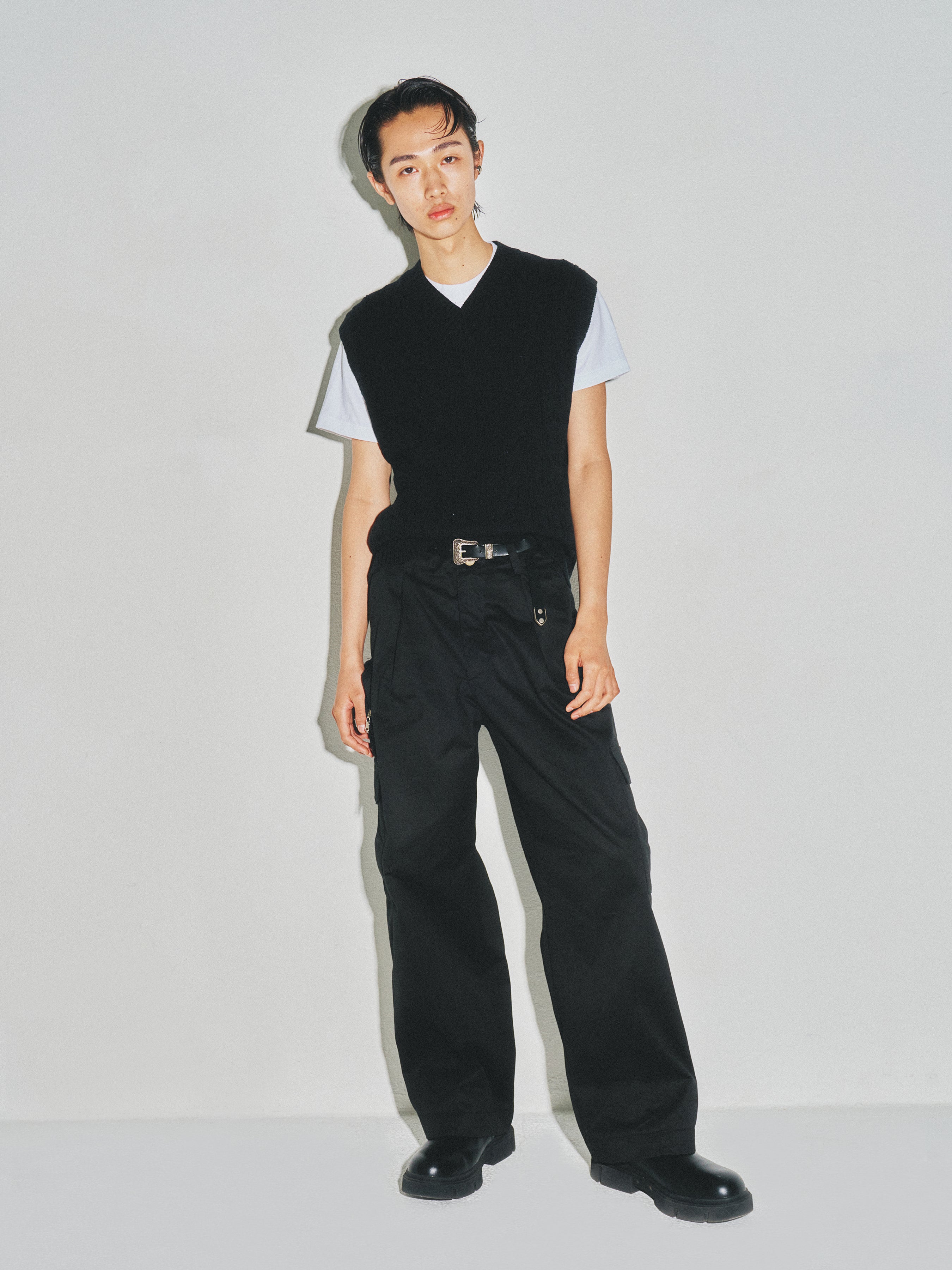 Cotton Twist V-Cable knit Vest_ Black