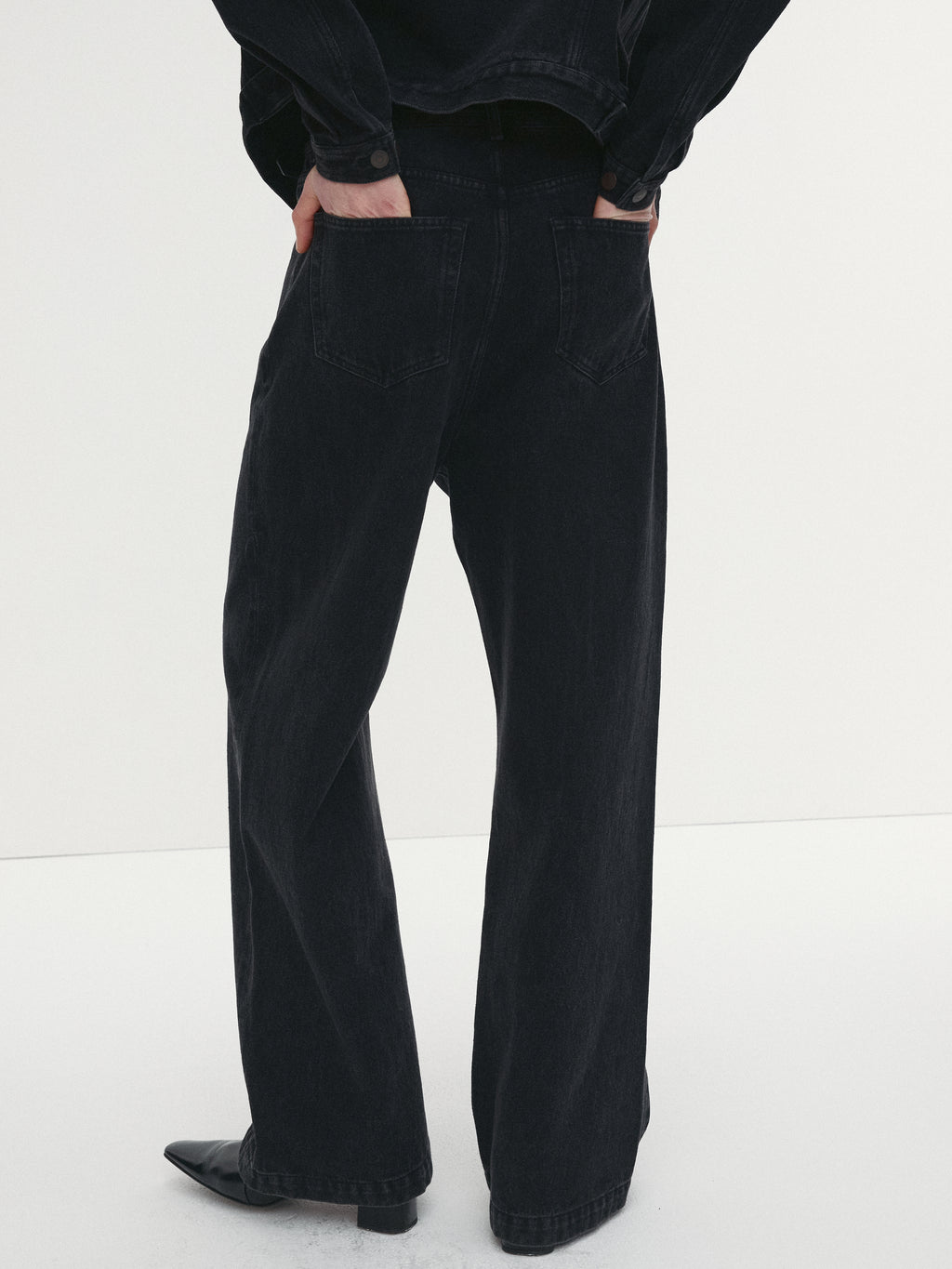 WIDE-LEG DENIM JEANS_ WASHED BLACK