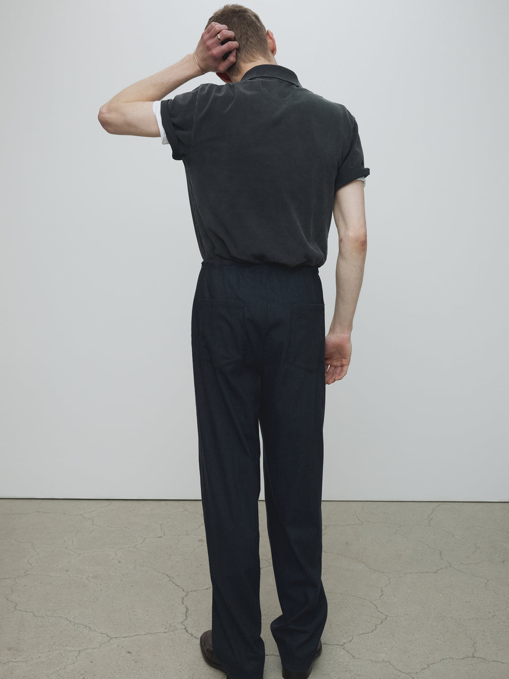 GARMENT DYED DISTRESSED PIQUÉ POLO_ FADED BLACK