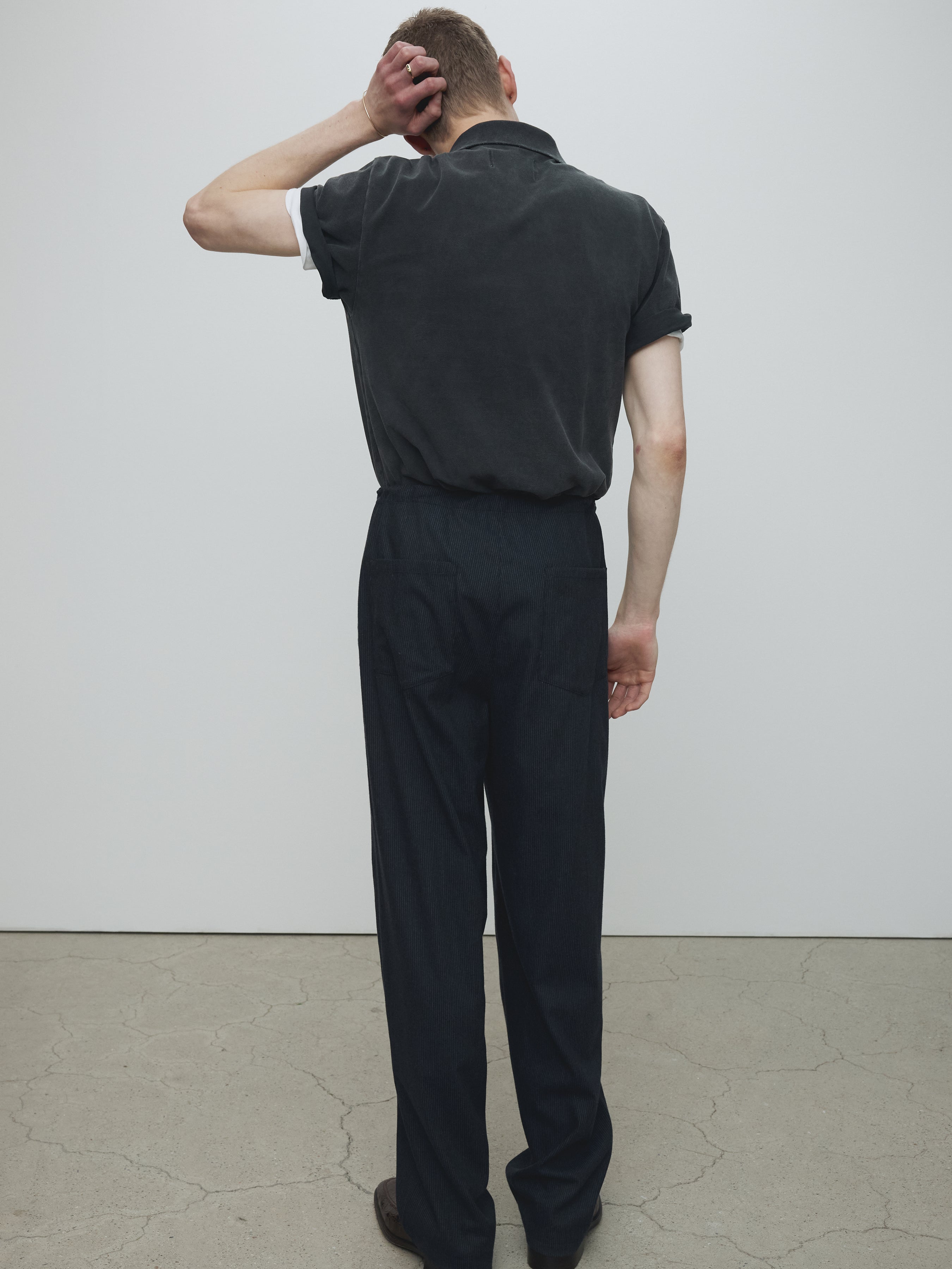 GARMENT DYED DISTRESSED PIQUÉ POLO_ FADED BLACK