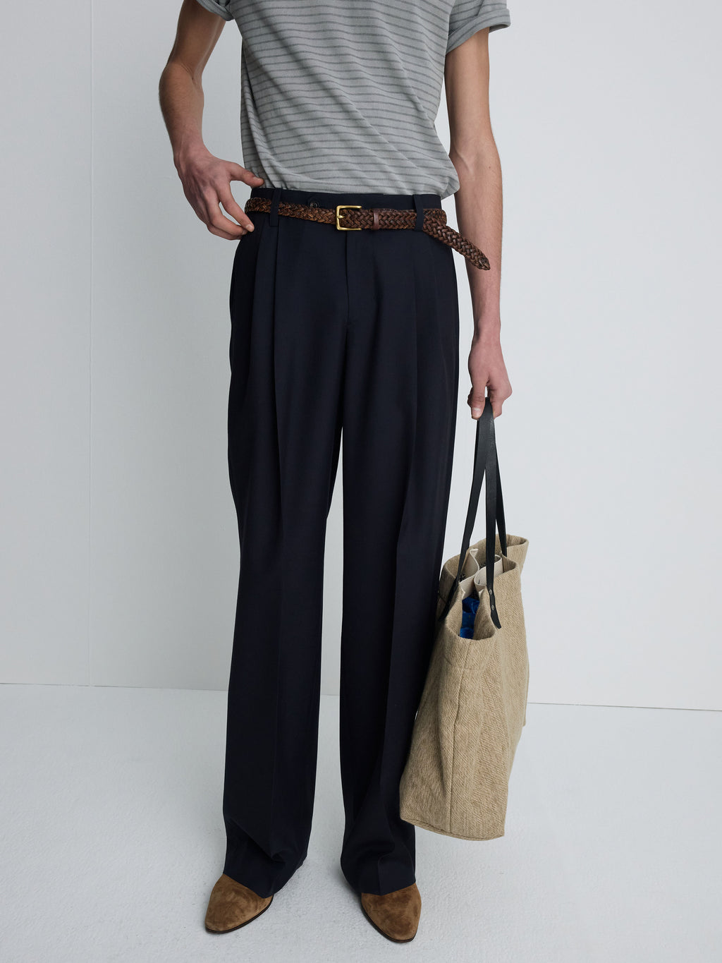 (2026/05/19 Open) TROPICAL WOOL LOW-RISE PLEATED TROUSERS_ NAVY
