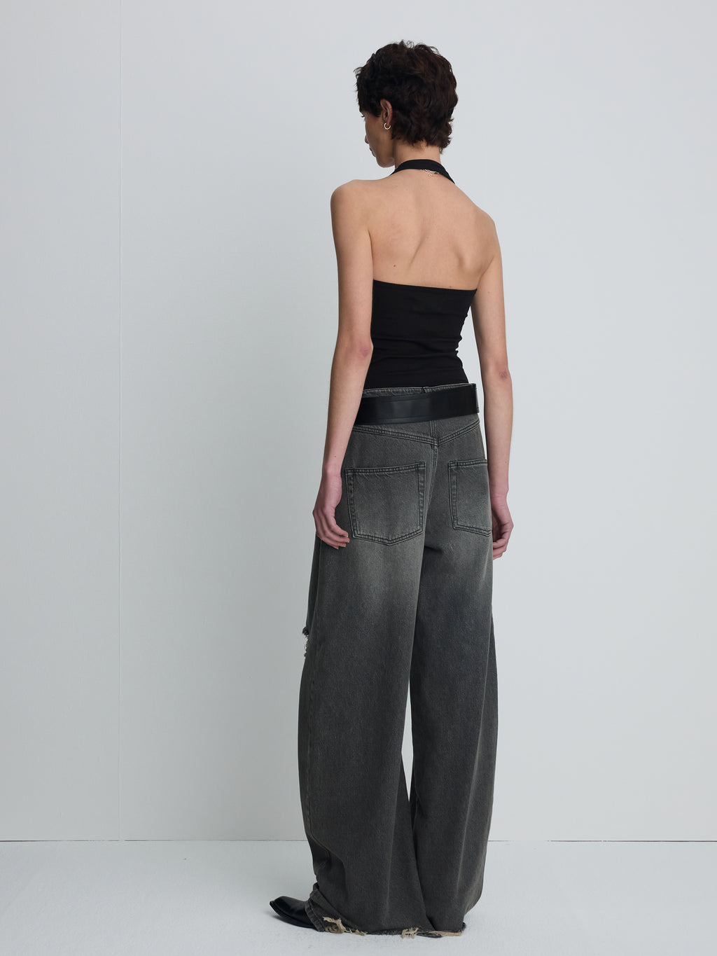 (W) DISTRESSED WIDE-LEG DENIM JEANS_ WASHED BLACK