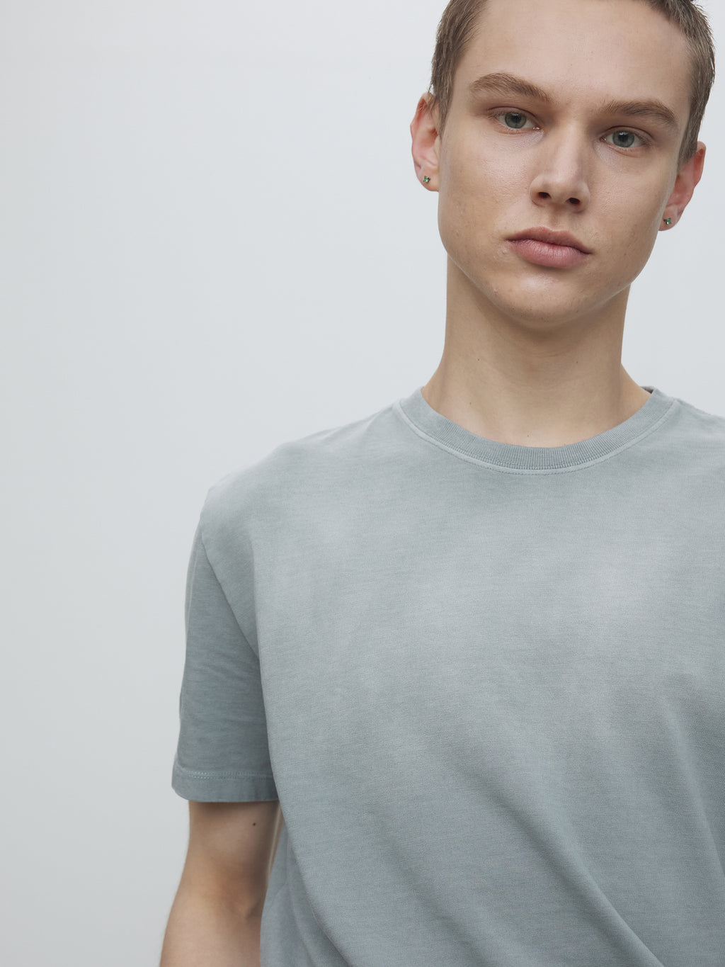 SIGNATURE GARMENT DYED T-SHIRT_ GLACIER GREY