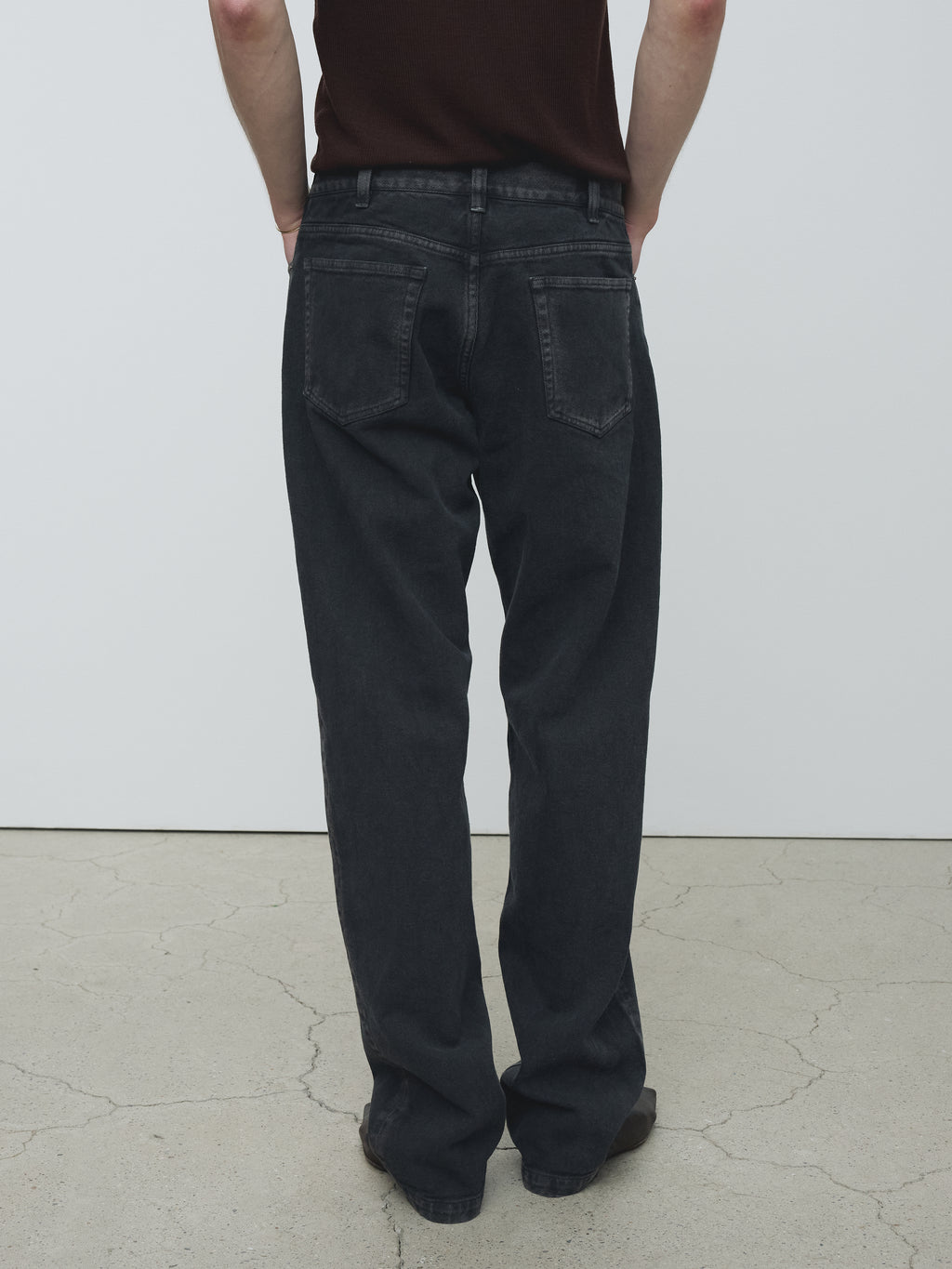LOOSE STRAIGHT OVERDYE DENIM JEANS_ CARBON PIGMENT