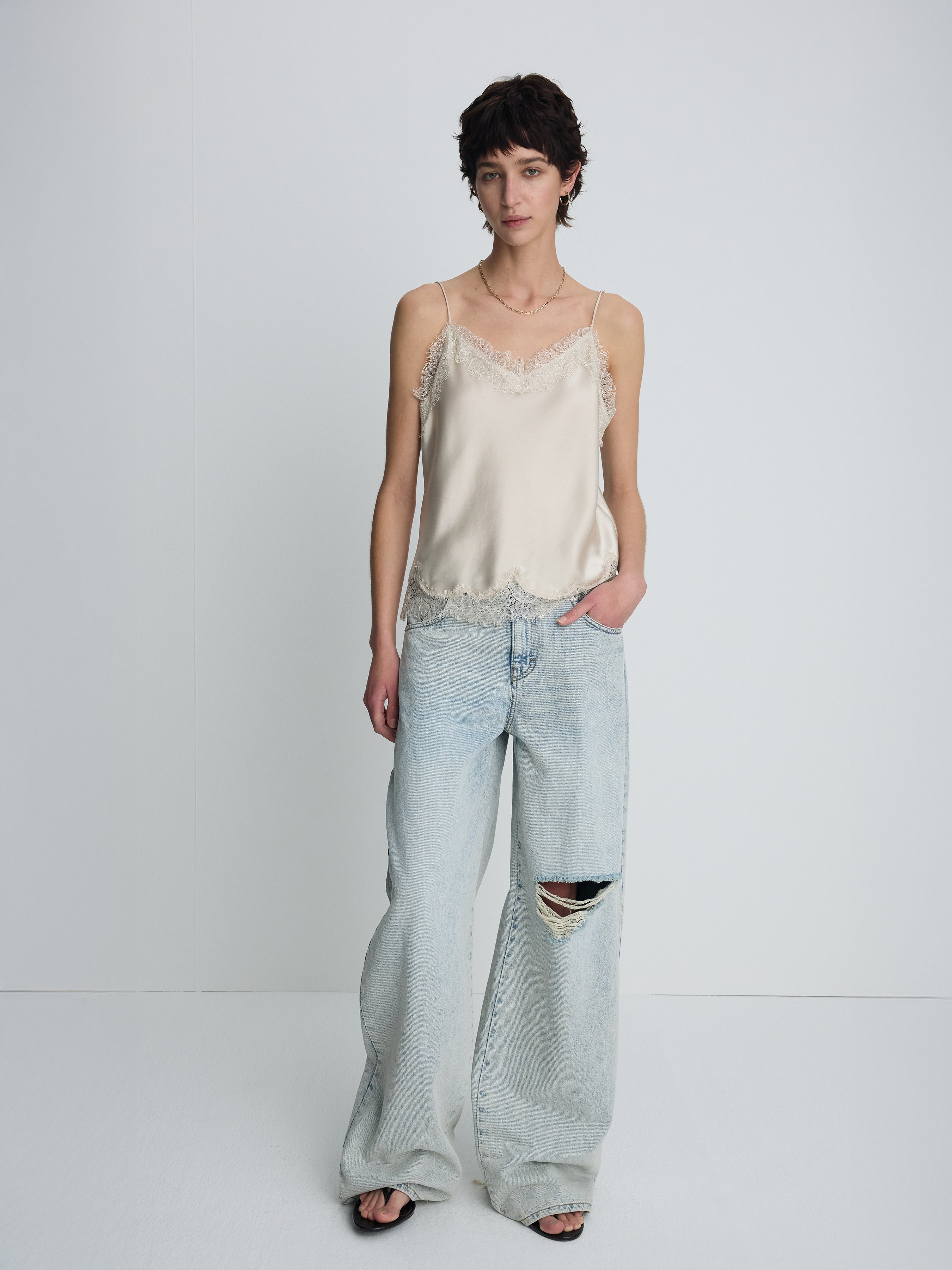 (W) DISTRESSED WIDE-LEG DENIM JEANS_ WASHED LIGHT BLUE