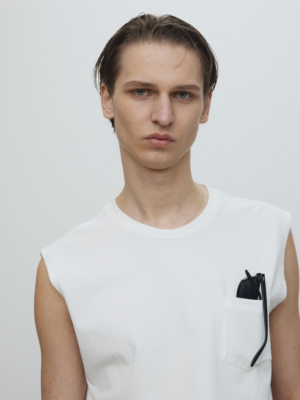 GARMENT-WASHED PATCH POCKET SLEEVELESS_ VINTAGE WHITE