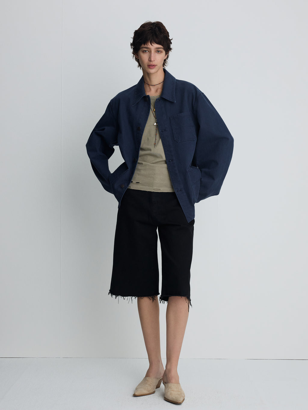 (W) RAW HEM DENIM BERMUDA SHORTS_ WASHED BLACK