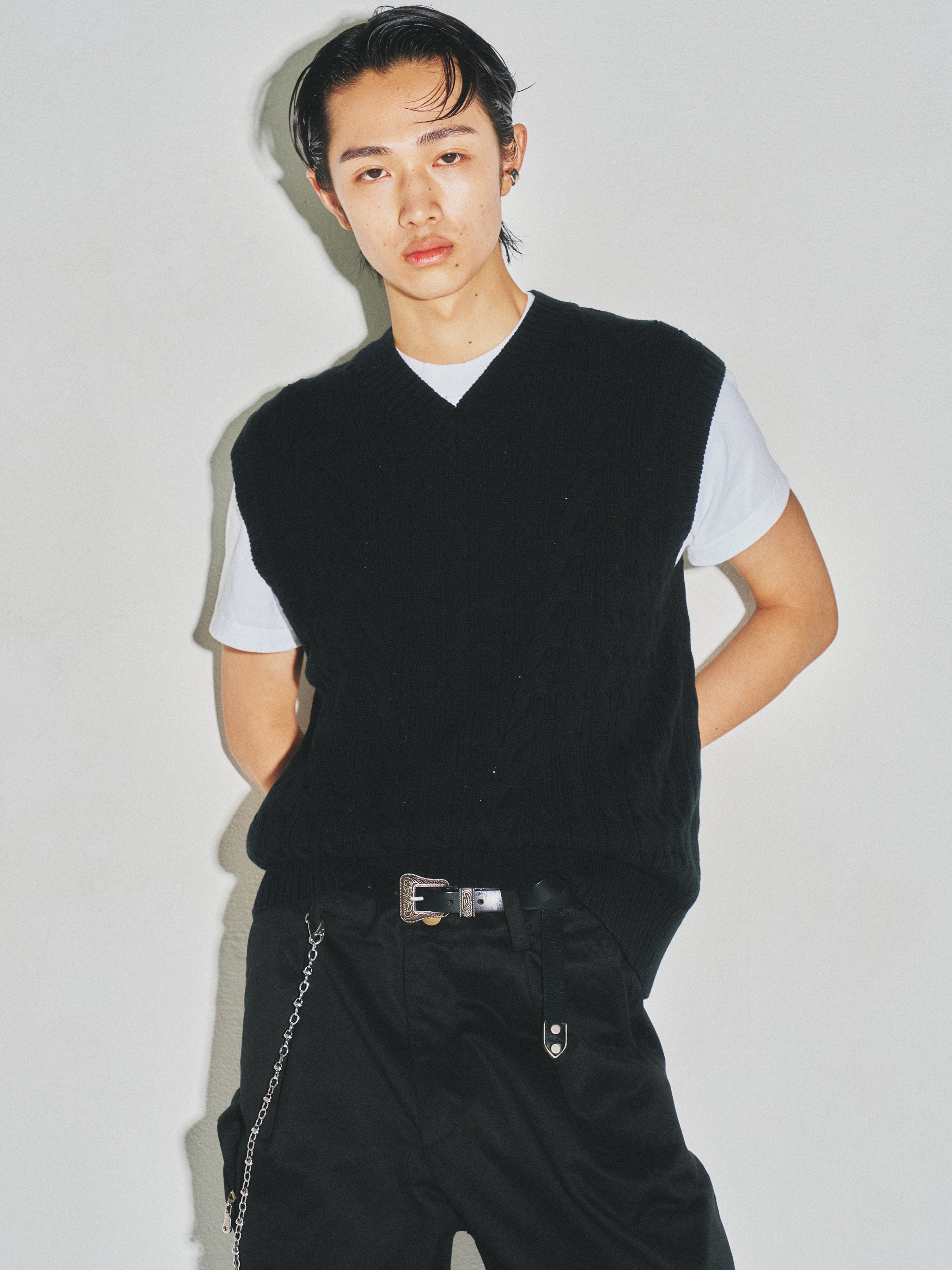 Cotton Twist V-Cable knit Vest_ Black