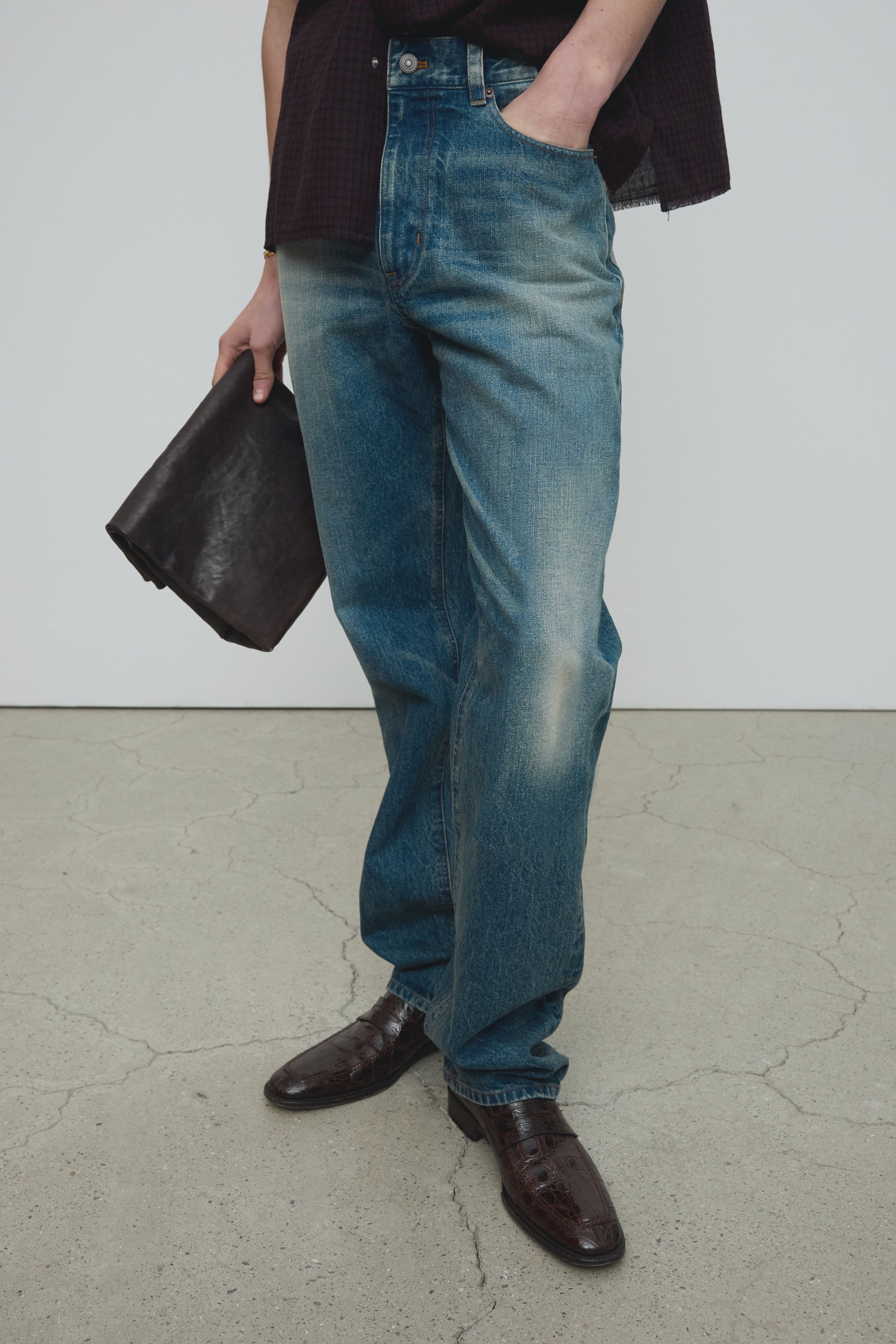 SLIM STRAIGHT DENIM JEANS_ VINTAGE WASHED BLUE