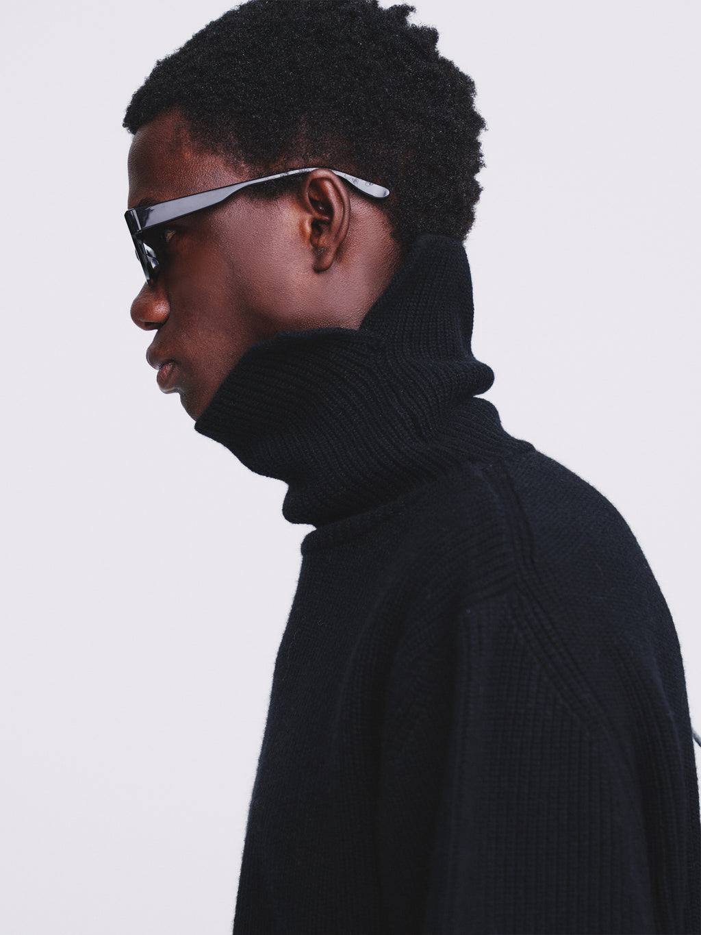 Hard Twist Wool Slit Turtleneck Knit_ Black