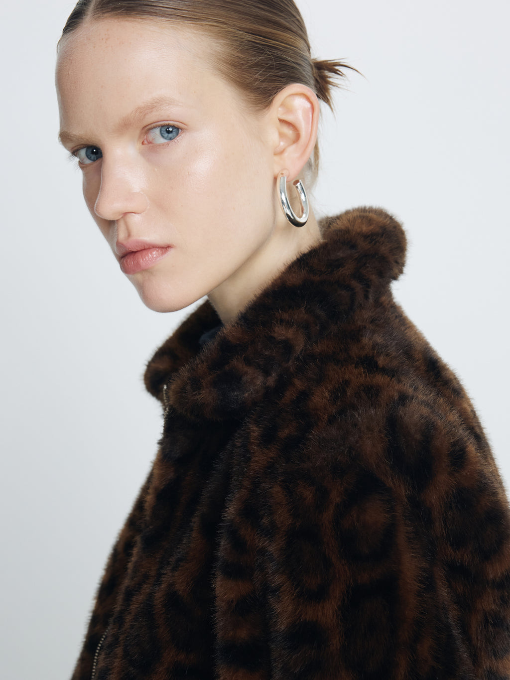 (W) LEOPARD FAUX FUR ZIPPERED JACKET_ BROWN LEOPARD PRINT