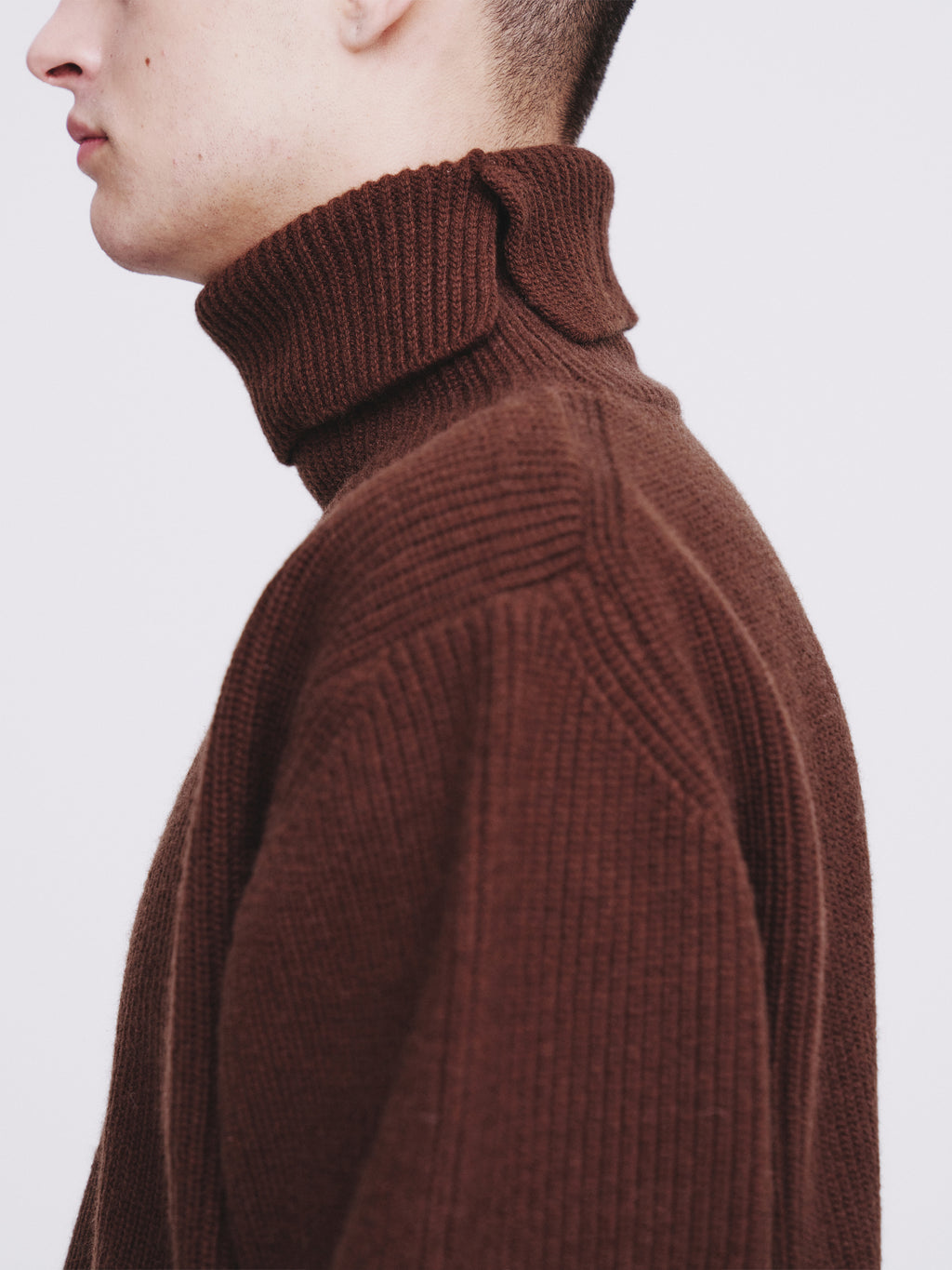 Hard Twist Wool Slit Turtleneck Knit_ Brown