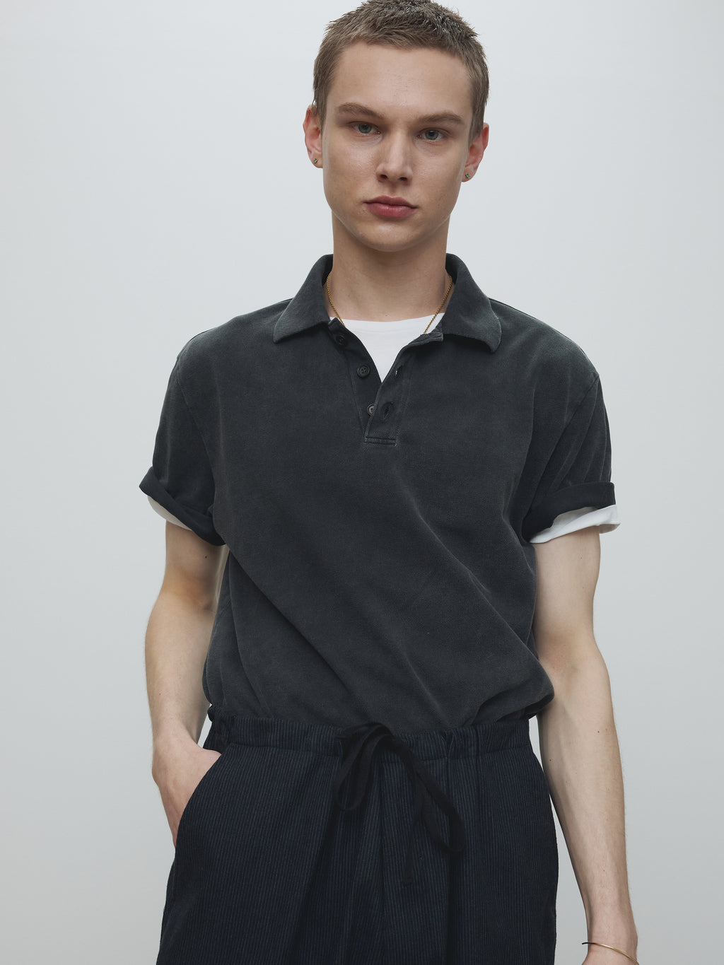GARMENT DYED DISTRESSED PIQUÉ POLO_ FADED BLACK