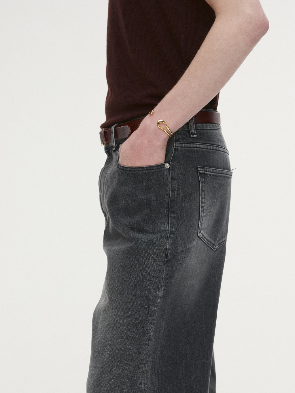 LOOSE FLARED-LEG DENIM JEANS_ WASHED BLACK