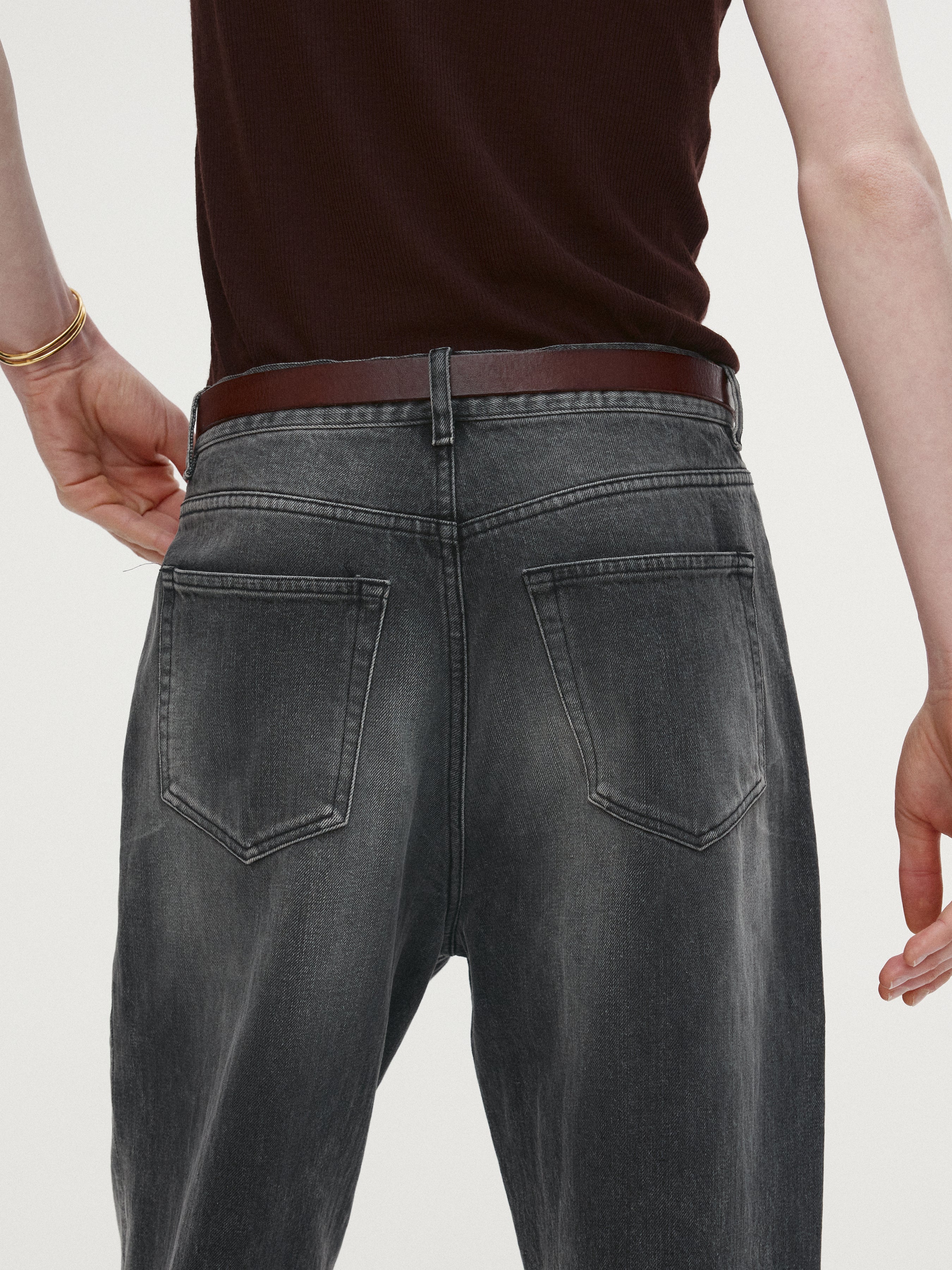 LOOSE FLARED-LEG DENIM JEANS_ WASHED BLACK