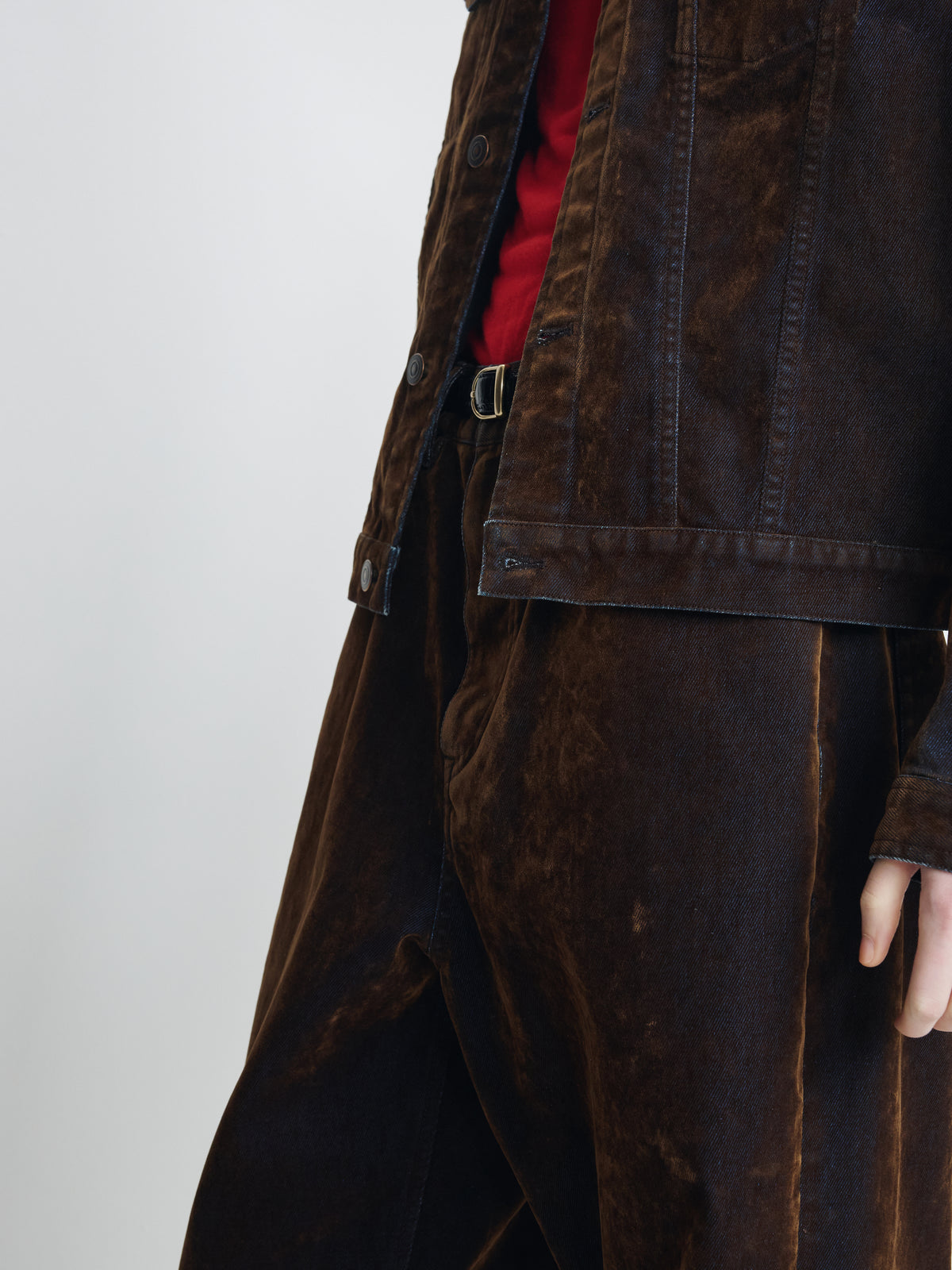 (W) FLOCKED DENIM LOOSE FLARED PANTS_ BROWN