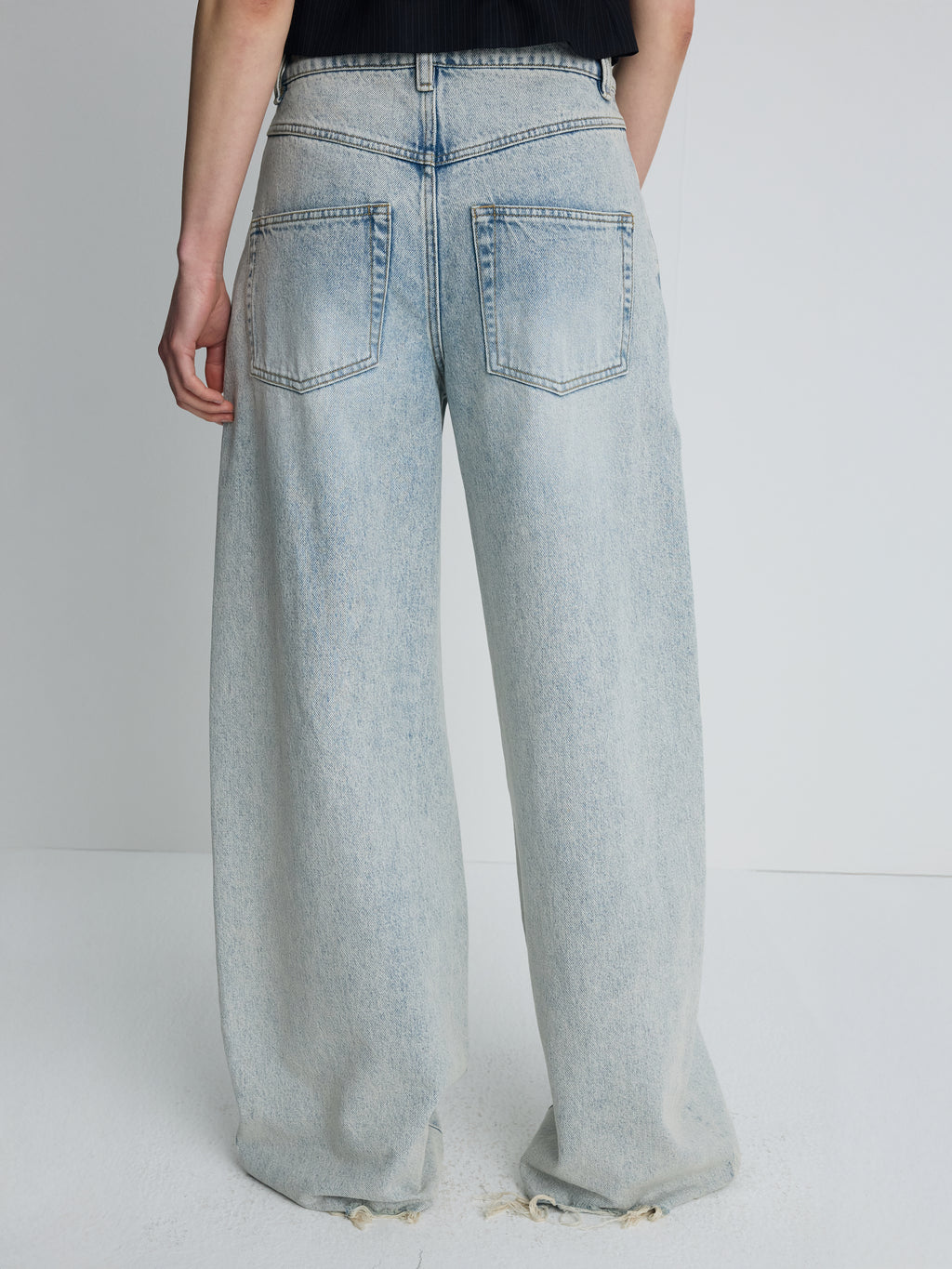 (W) DISTRESSED WIDE-LEG DENIM JEANS_ WASHED LIGHT BLUE