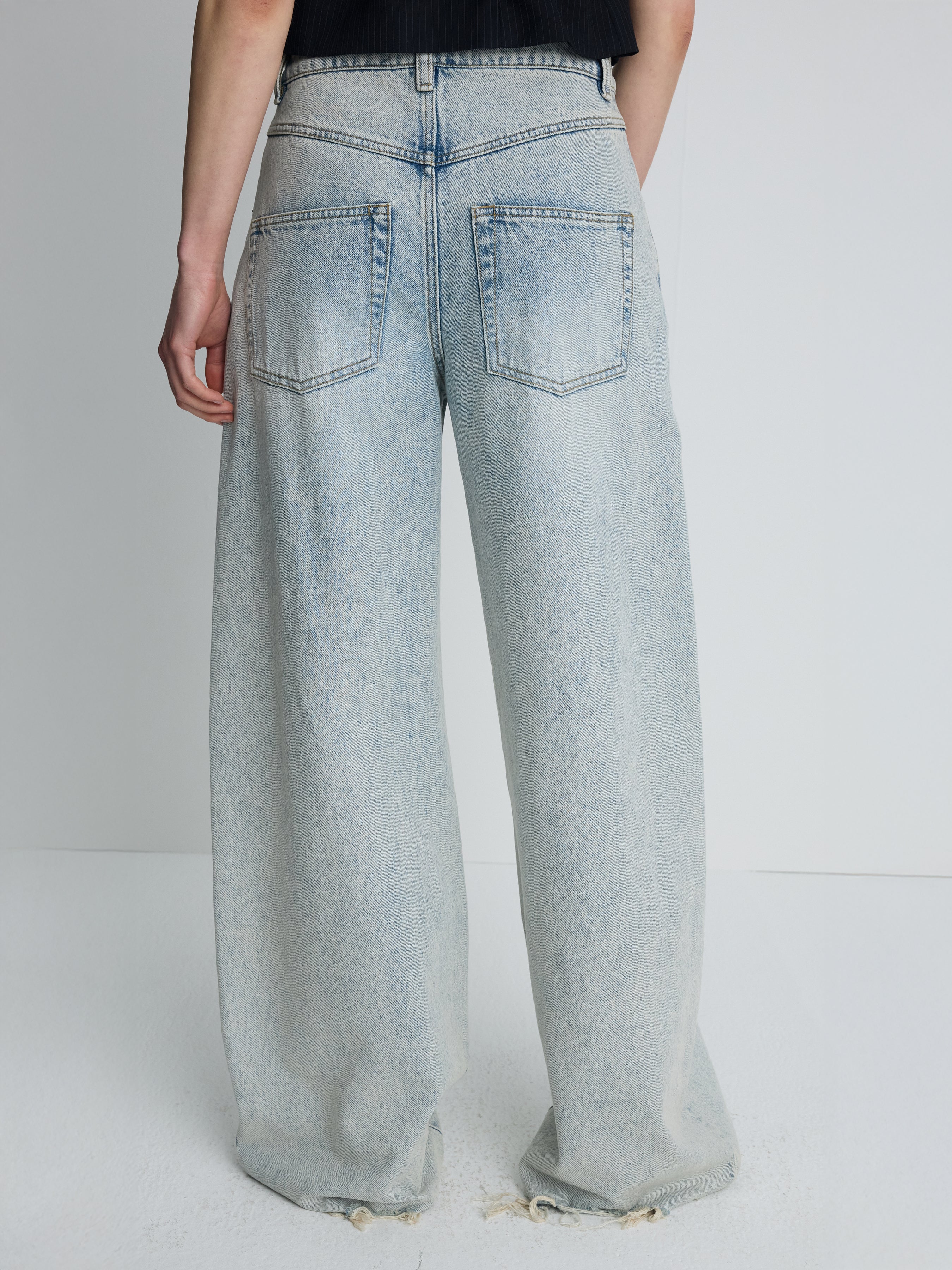 (W) DISTRESSED WIDE-LEG DENIM JEANS_ WASHED LIGHT BLUE