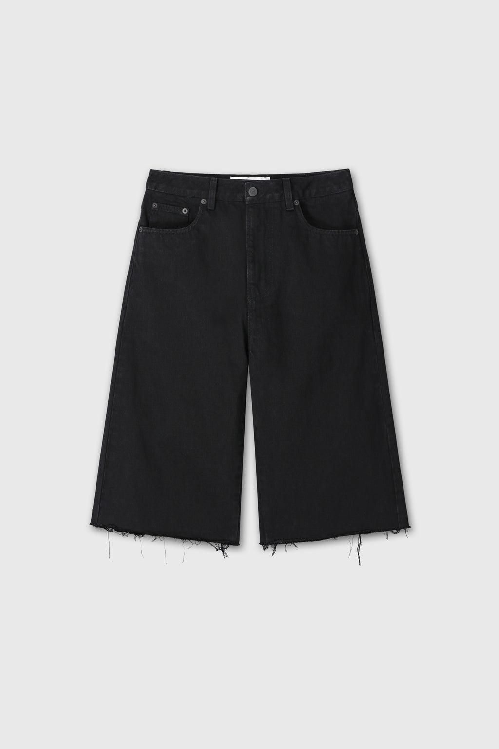 (W) RAW HEM DENIM BERMUDA SHORTS_ WASHED BLACK