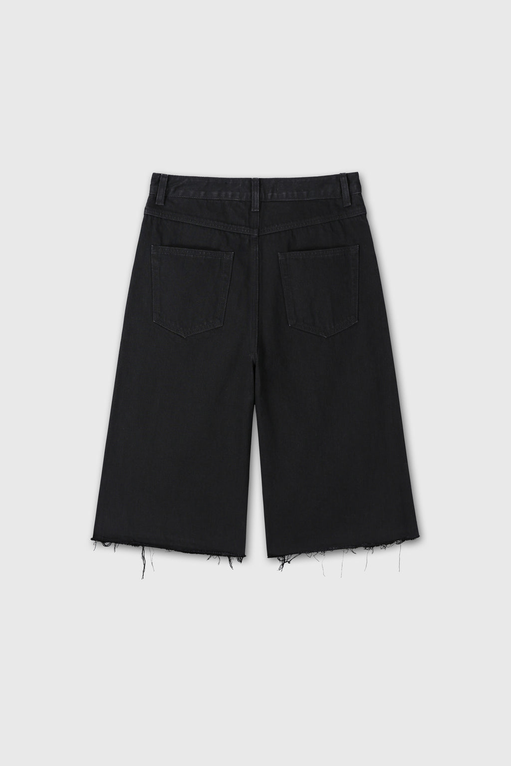 (W) RAW HEM DENIM BERMUDA SHORTS_ WASHED BLACK