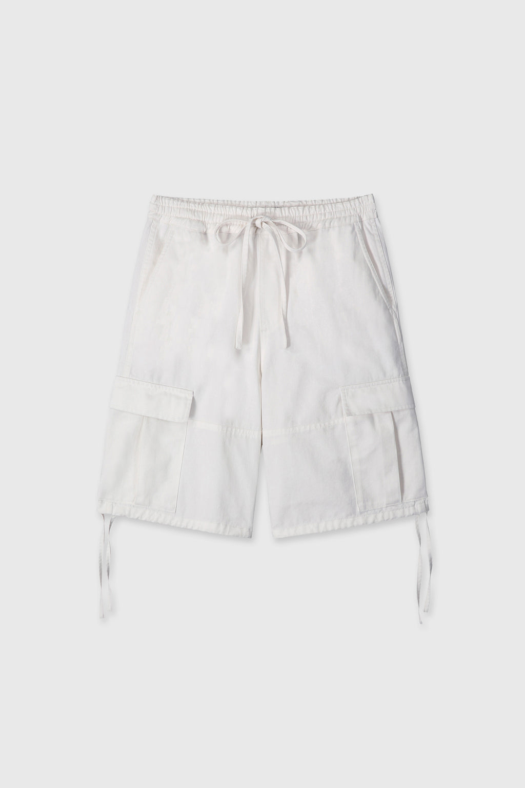 (W) GARMENT-WASHED CARGO SHORTS_ OFF WHITE