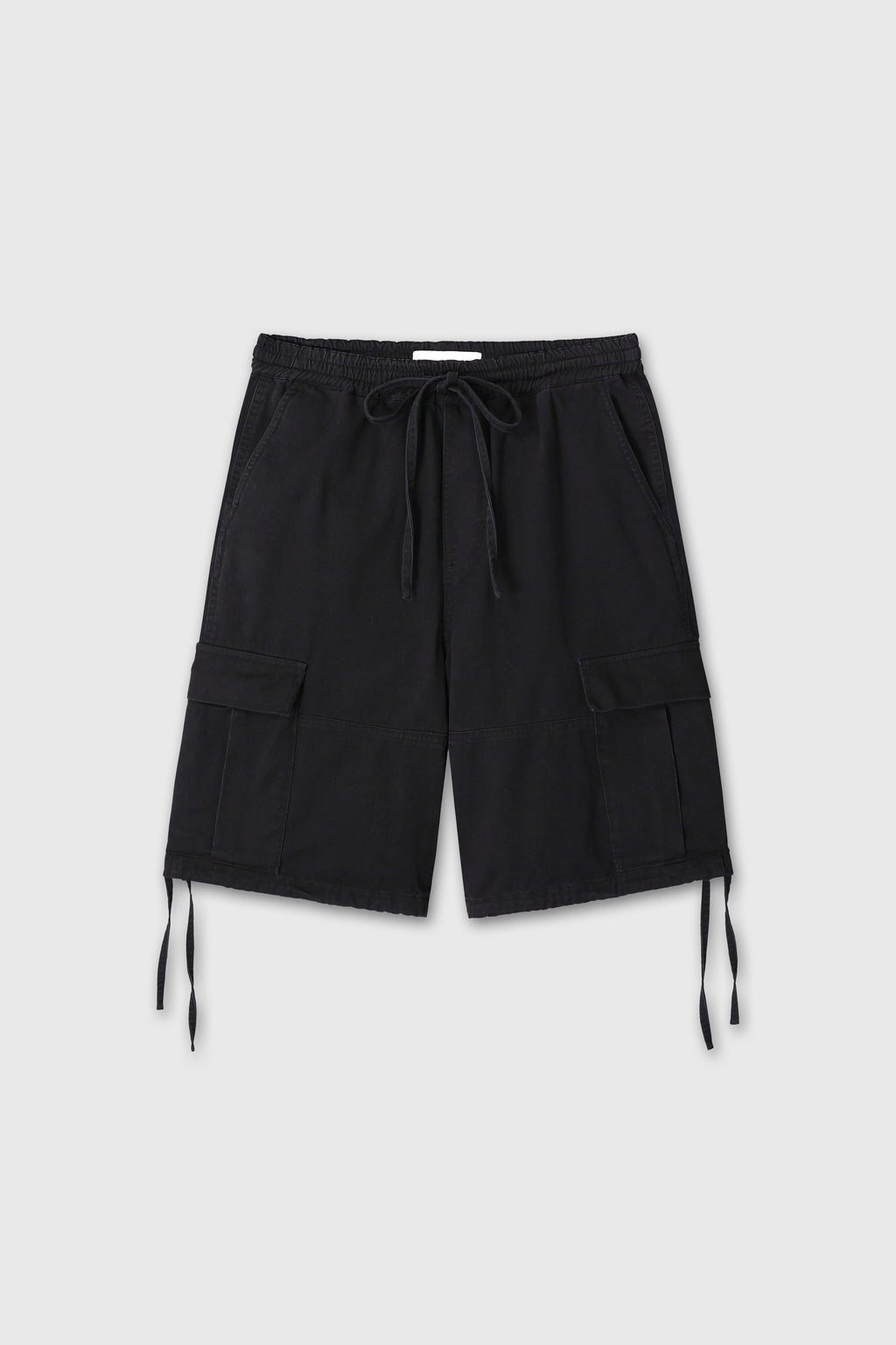 (W) GARMENT-WASHED CARGO SHORTS_ BLACK